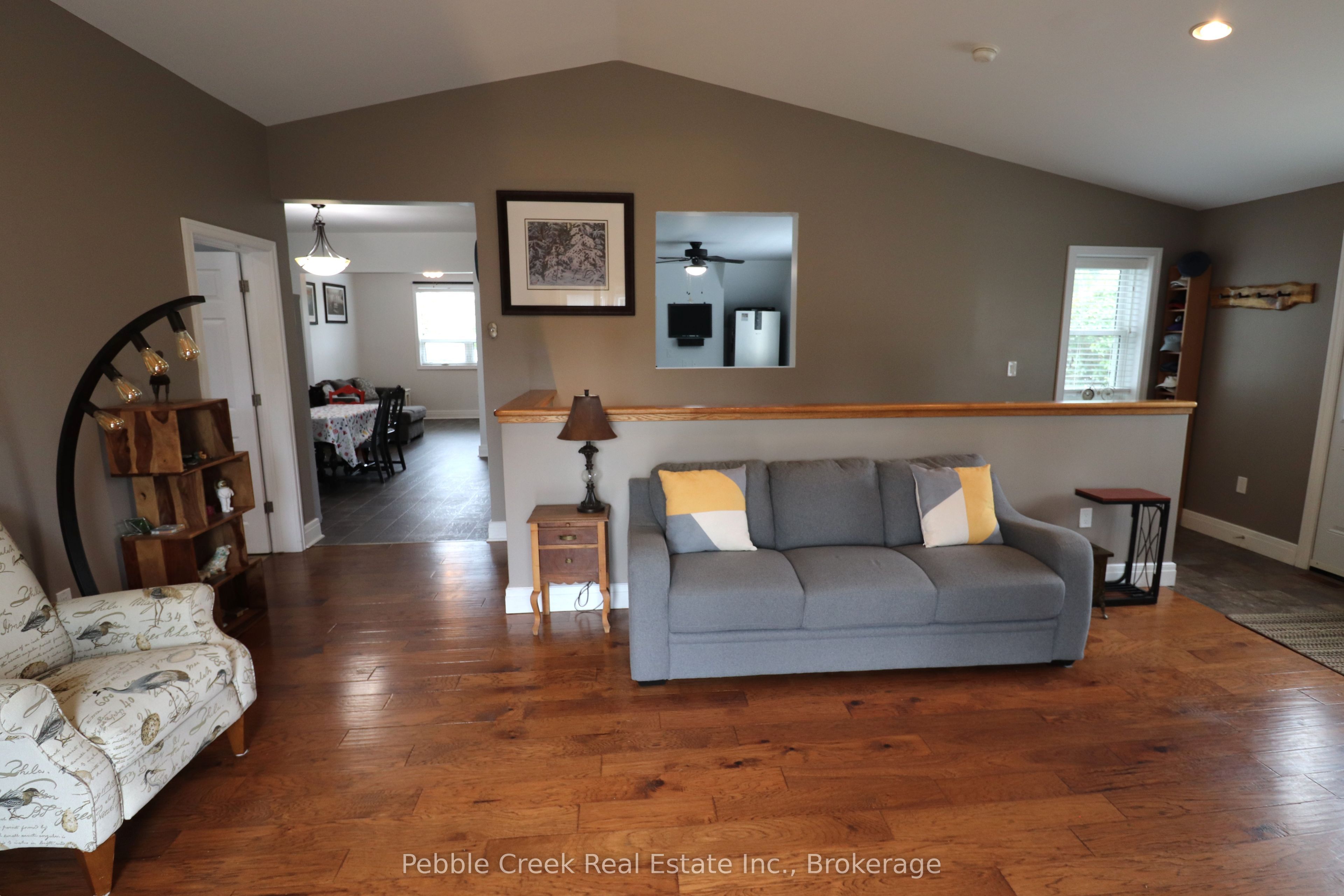 206 Picton Street E Property Photo 11