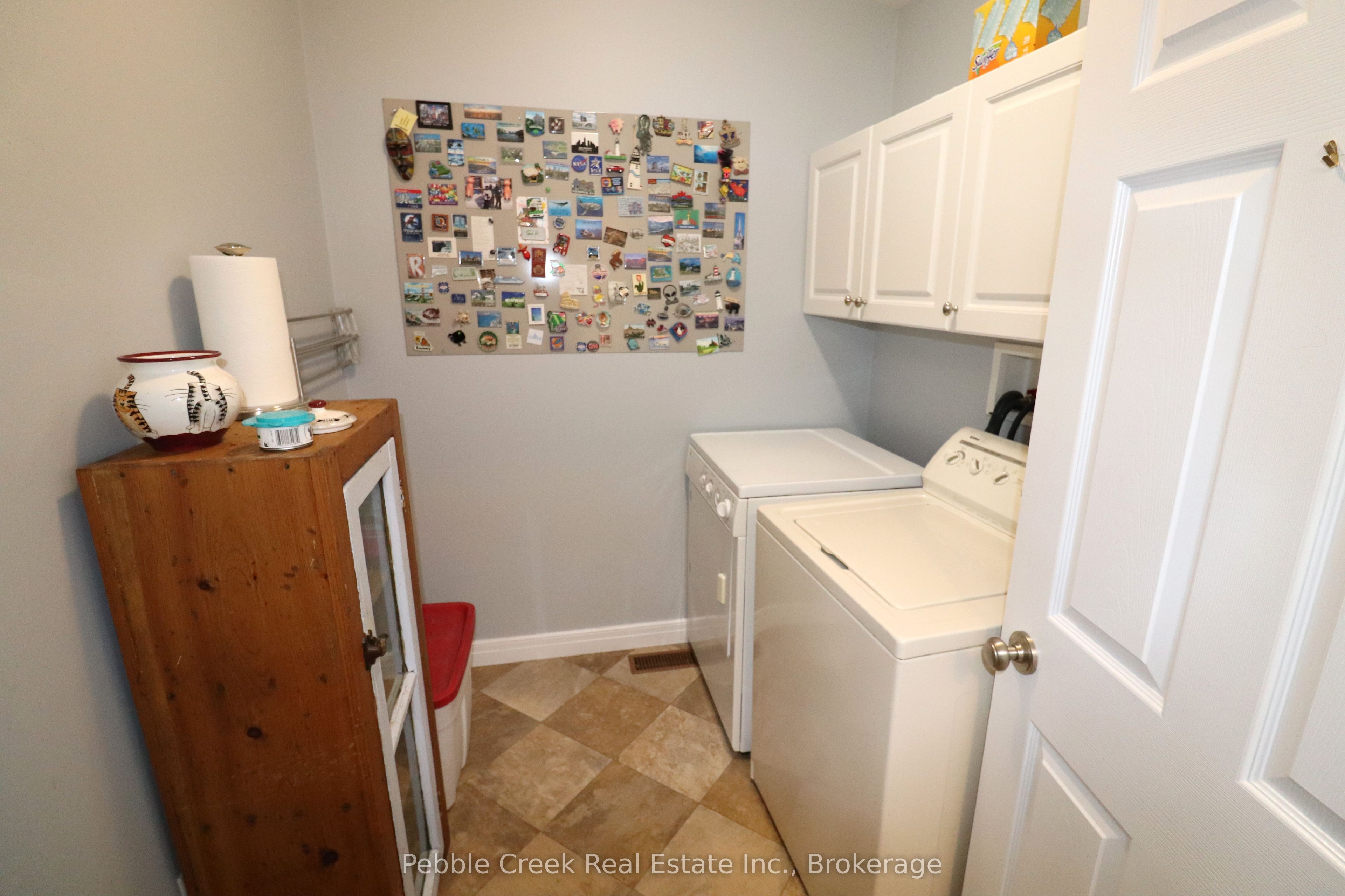 206 Picton Street E Property Photo 14