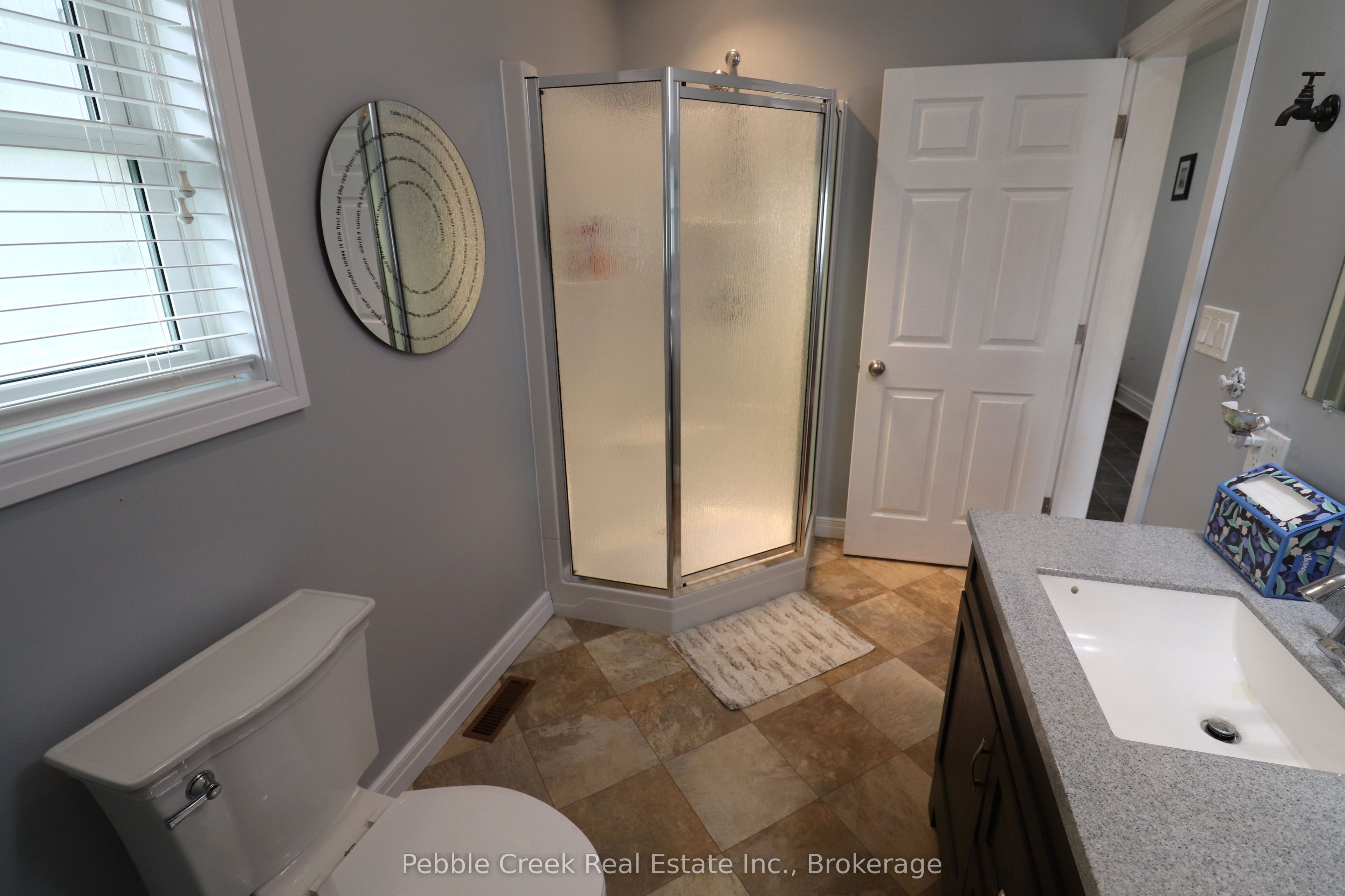 206 Picton Street E Property Photo 15