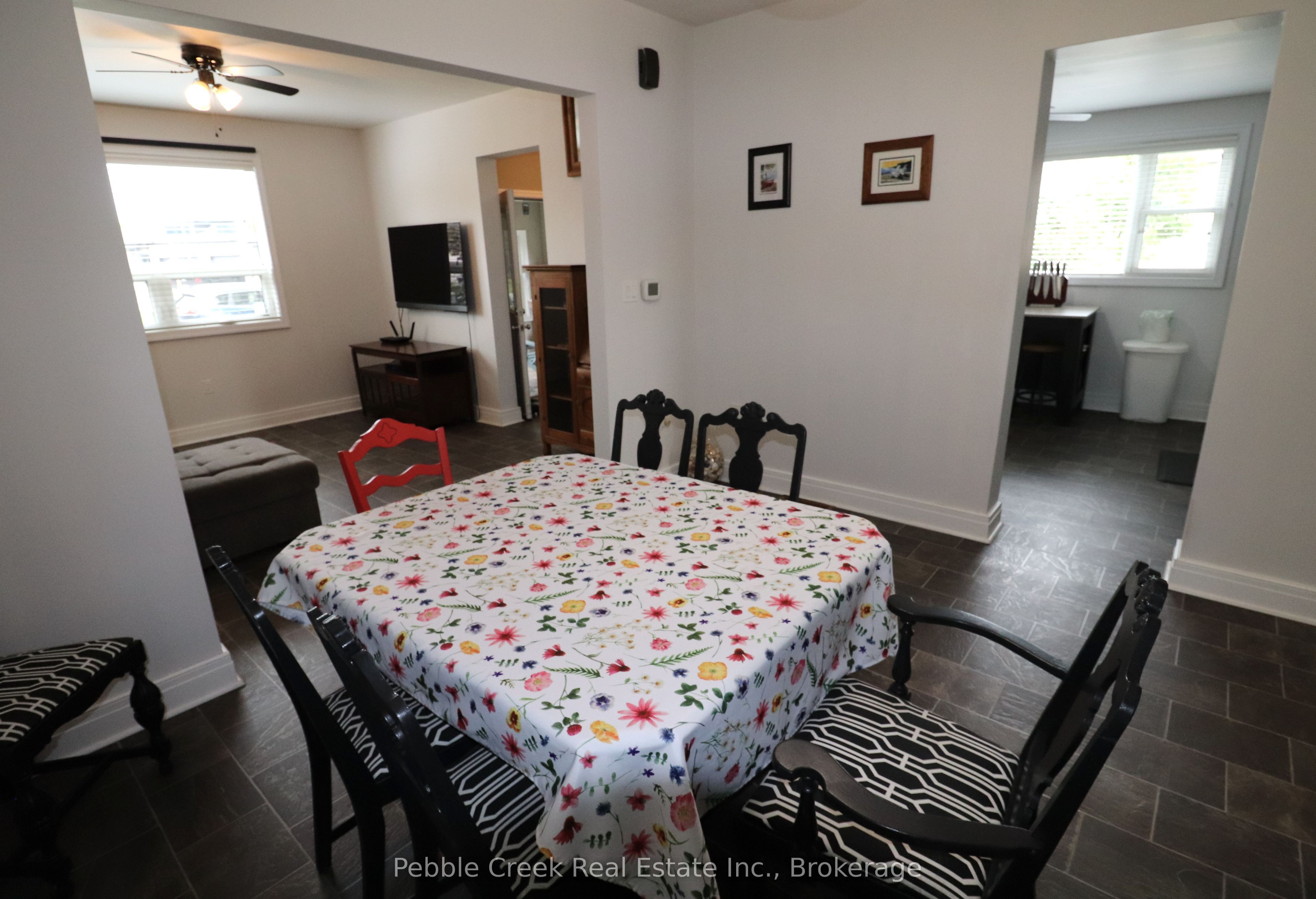 206 Picton Street E Property Photo 17