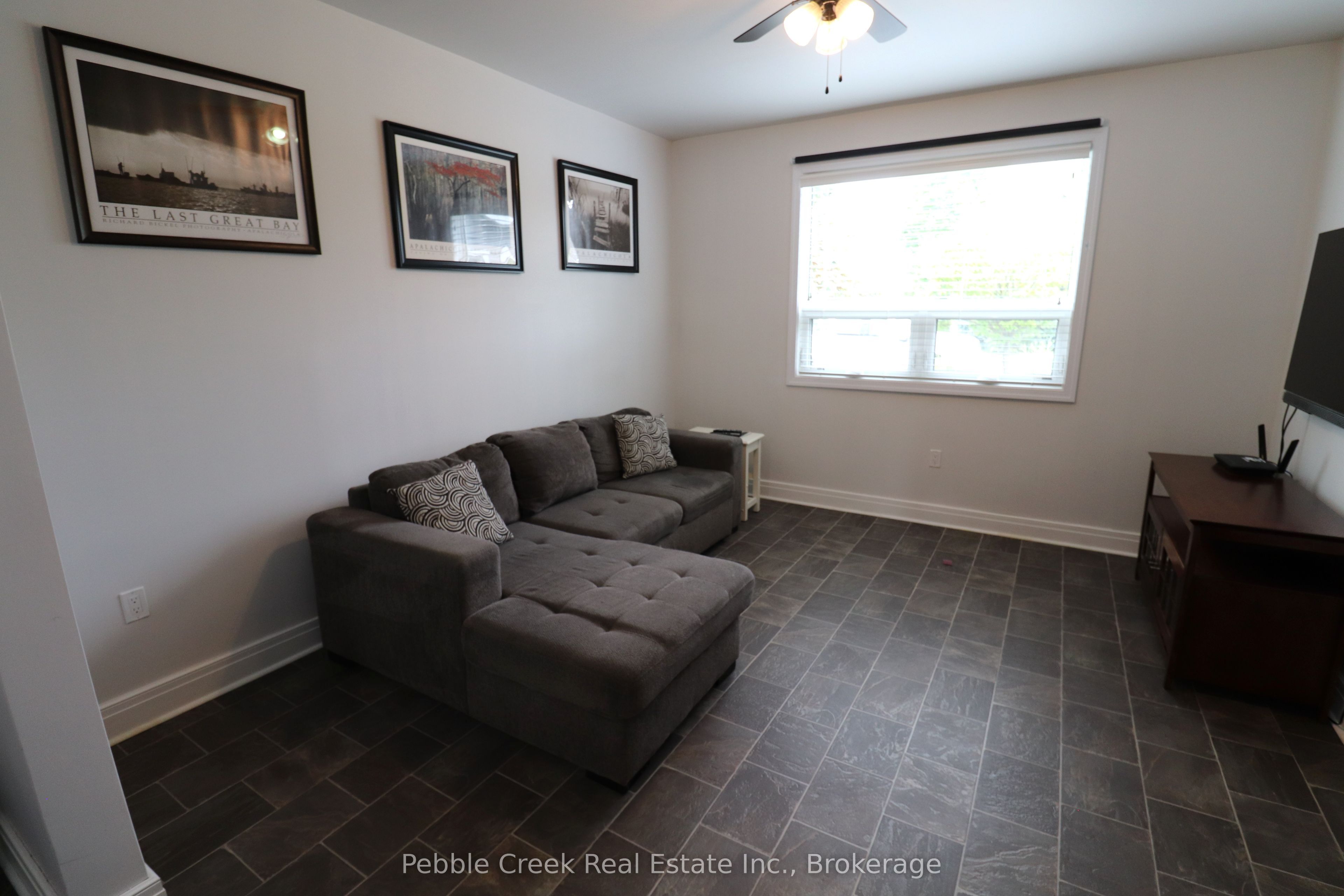 206 Picton Street E Property Photo 18