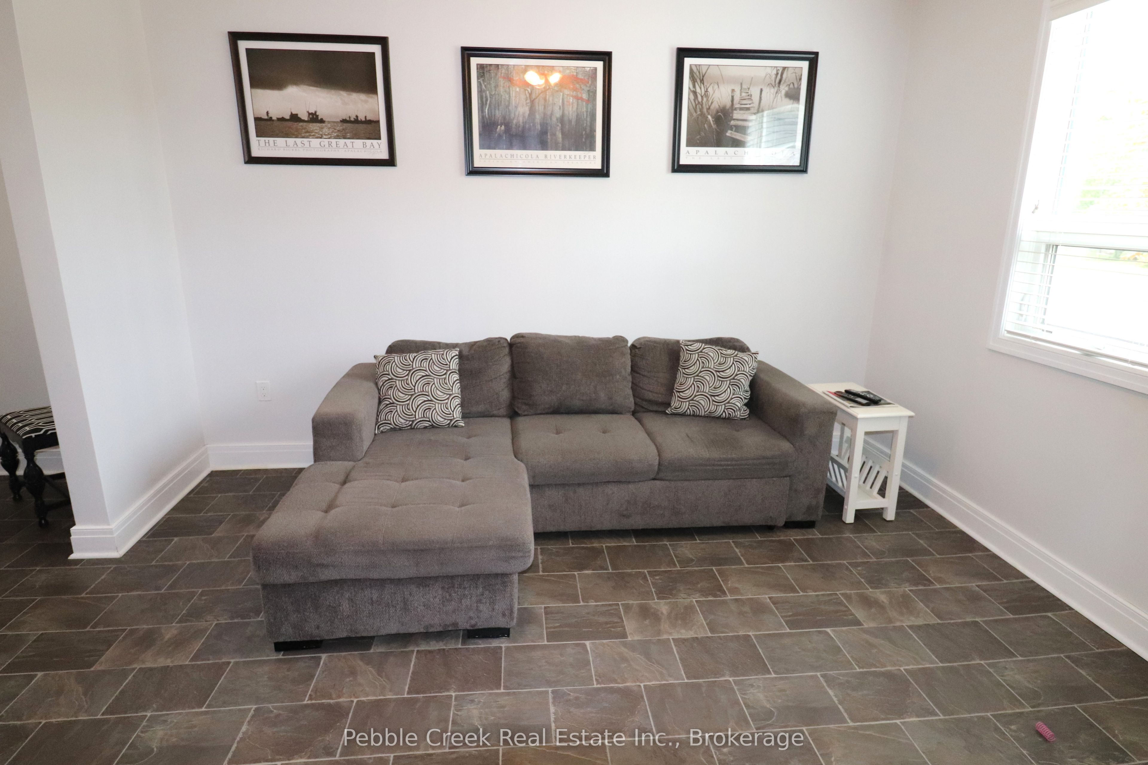 206 Picton Street E Property Photo 19