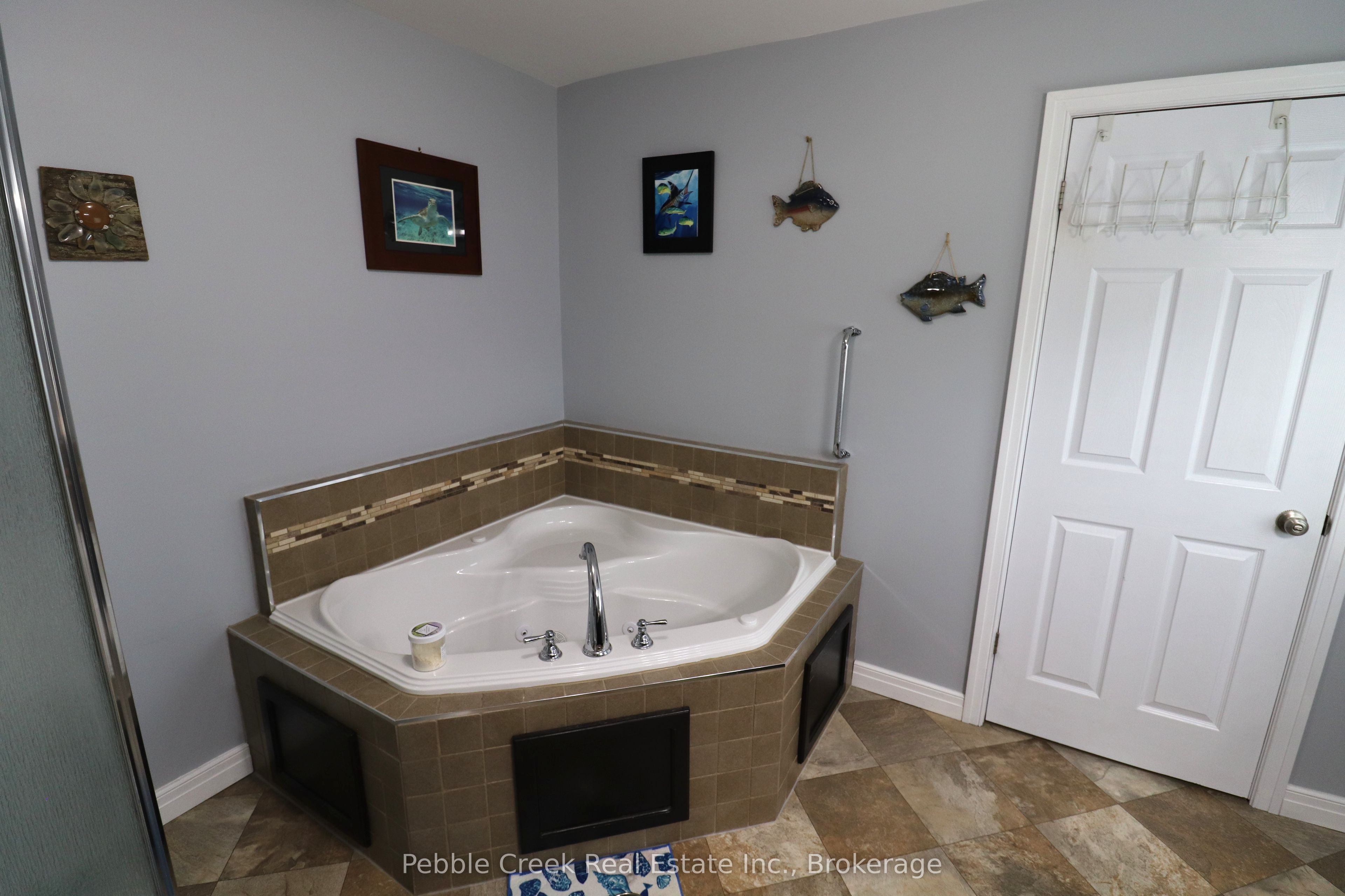 206 Picton Street E Property Photo 26