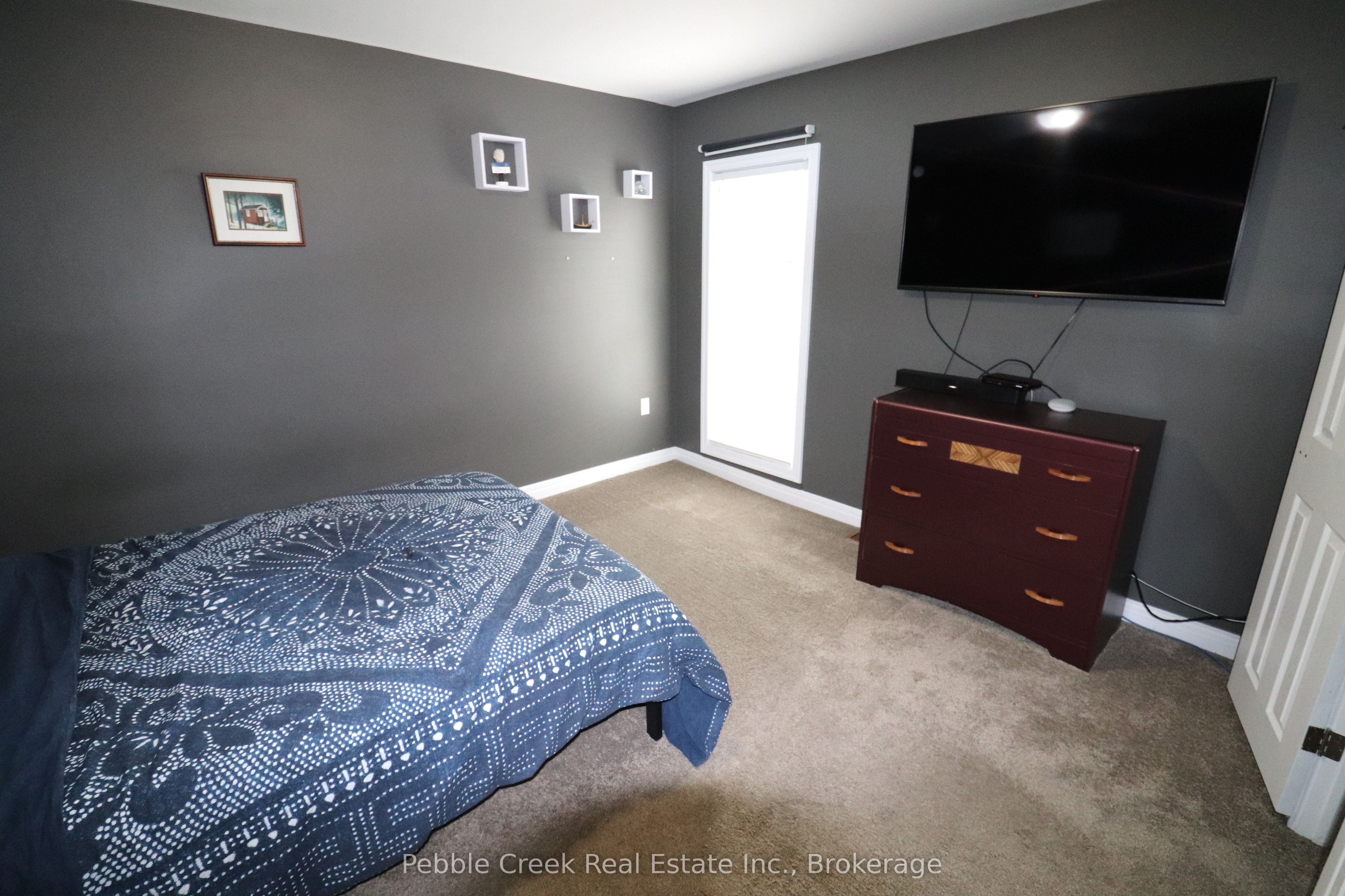 206 Picton Street E Property Photo 31