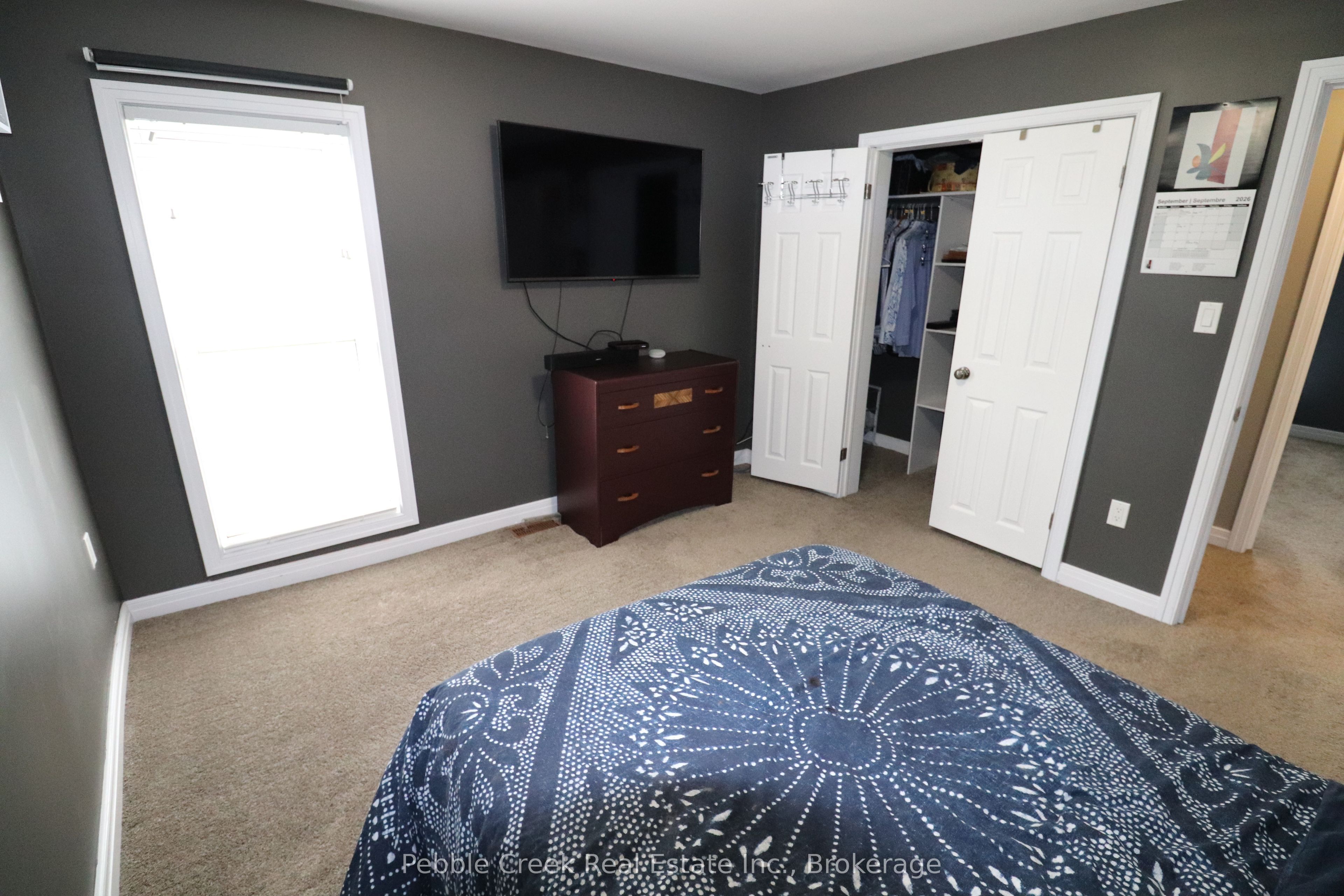 206 Picton Street E Property Photo 32
