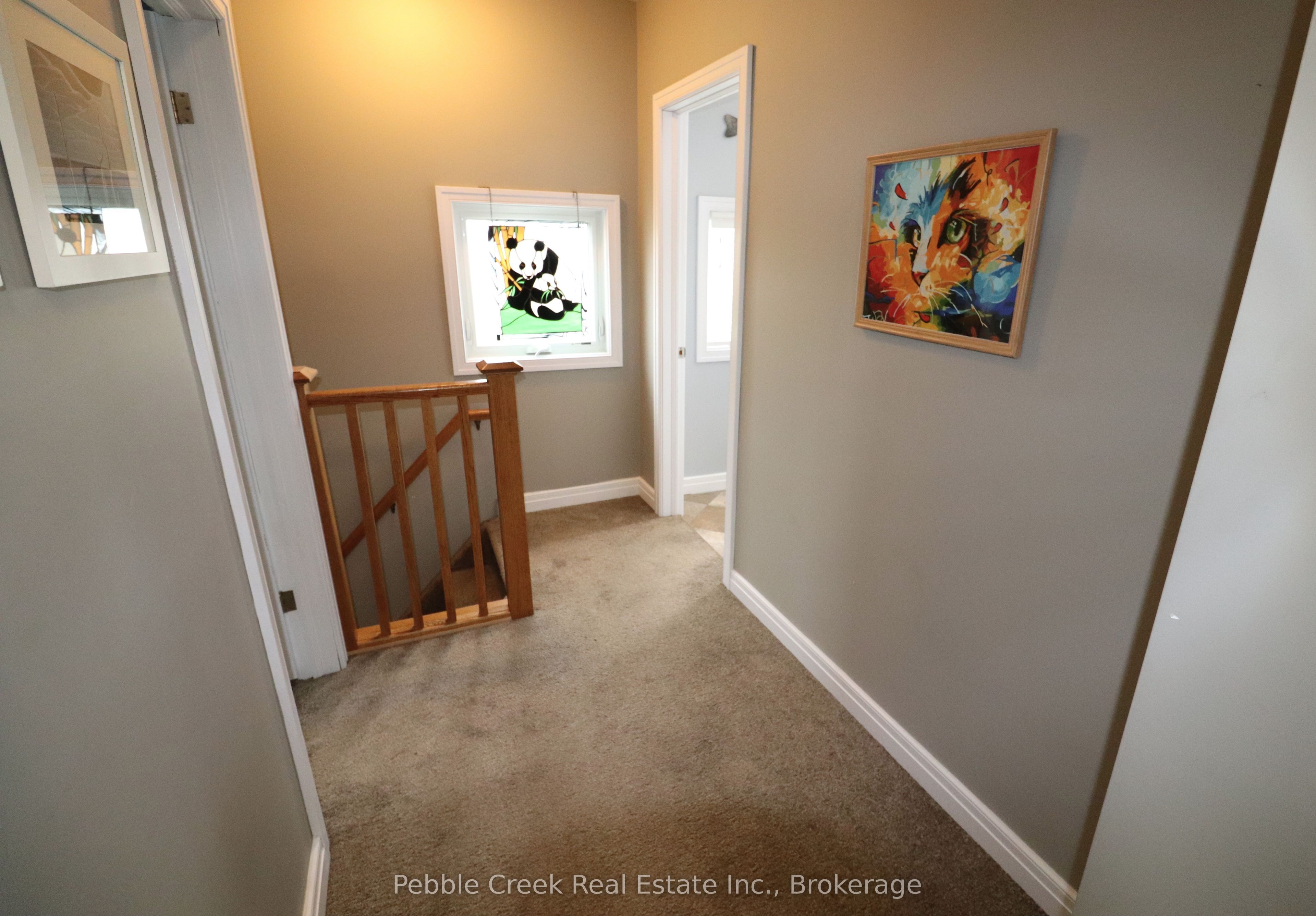 206 Picton Street E Property Photo 33