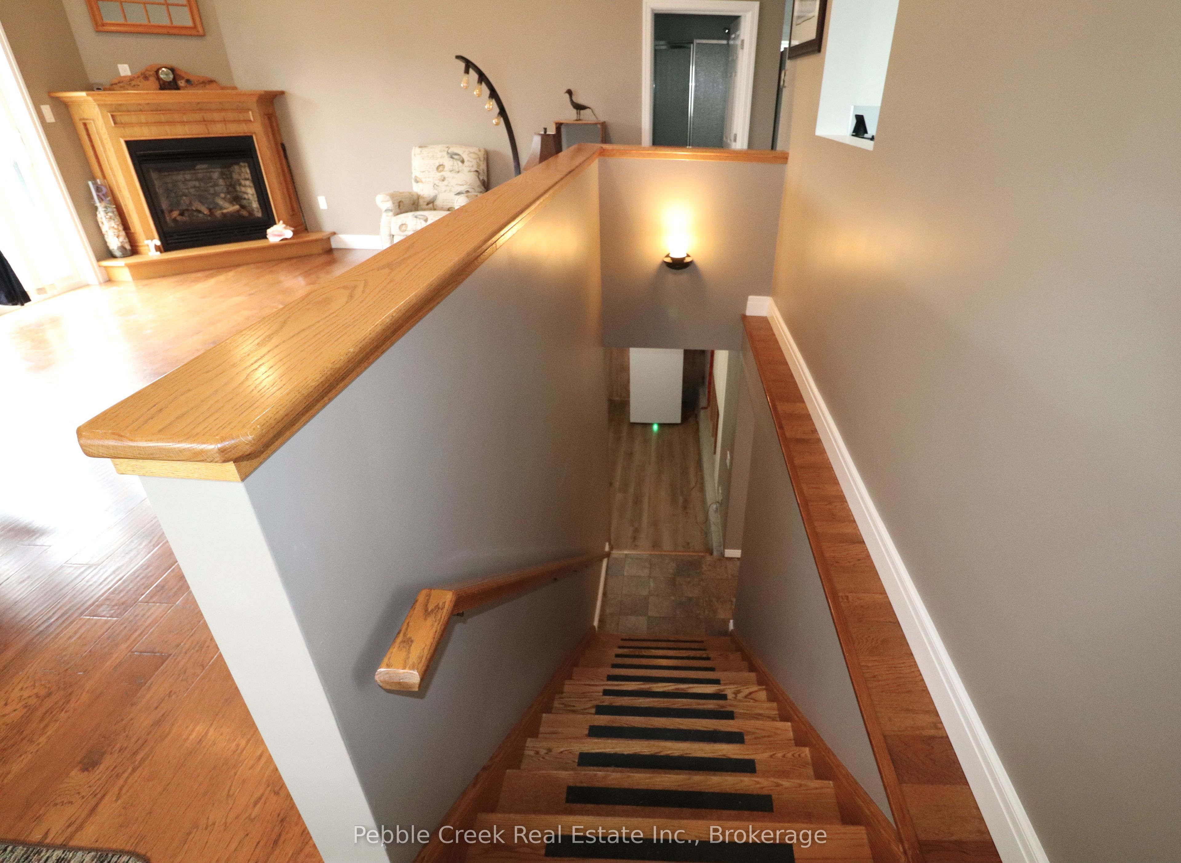 206 Picton Street E Property Photo 34