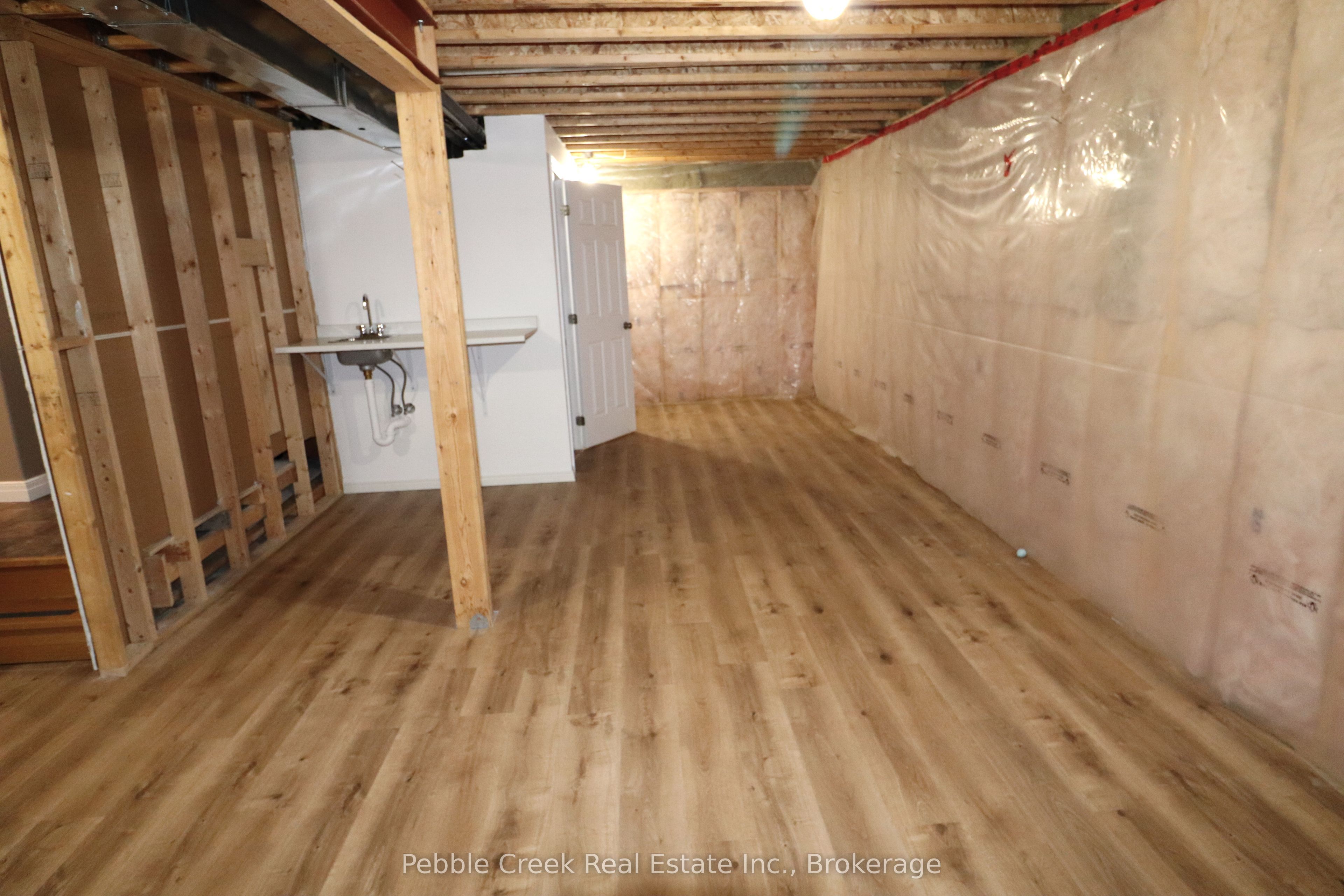 206 Picton Street E Property Photo 35