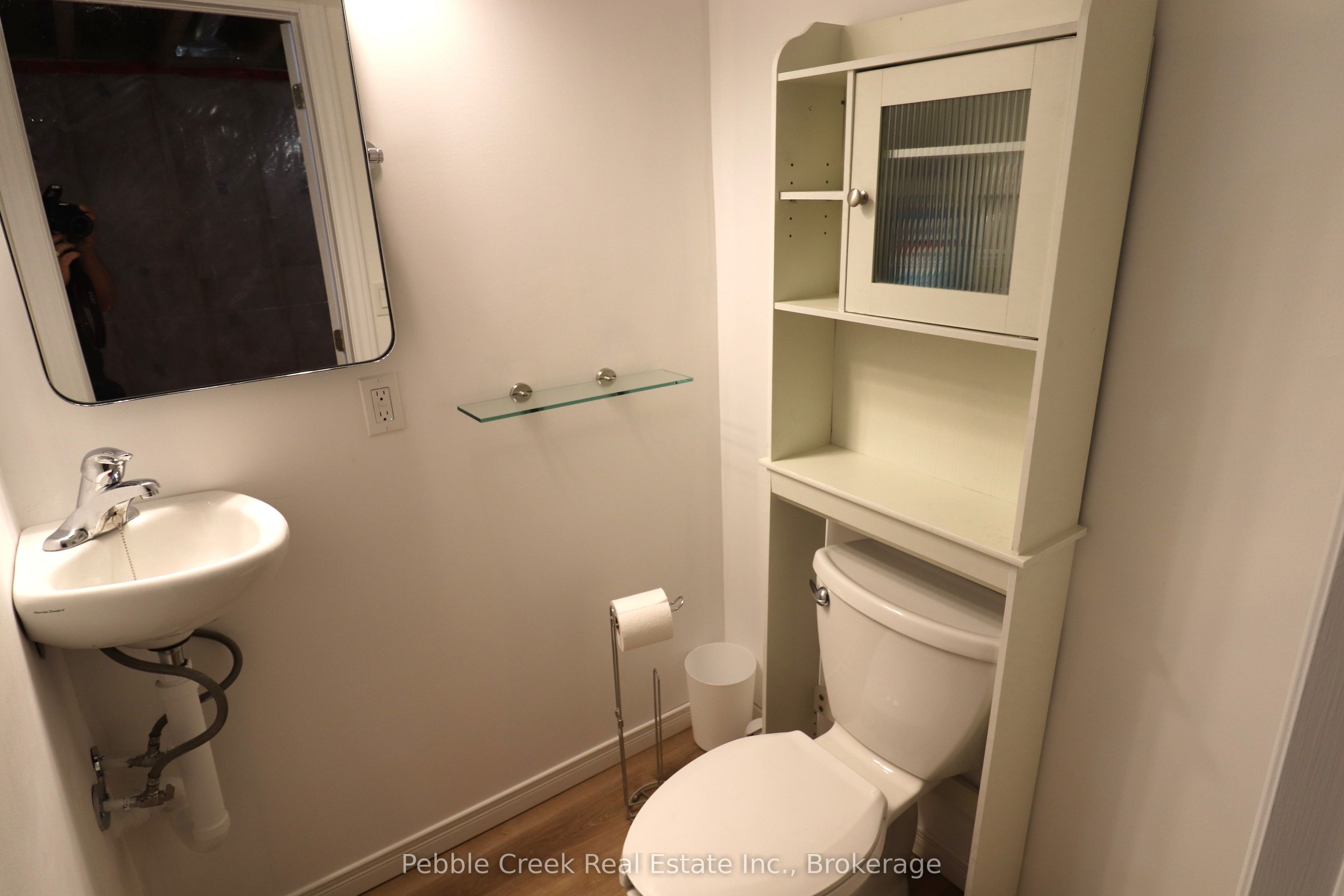 206 Picton Street E Property Photo 36