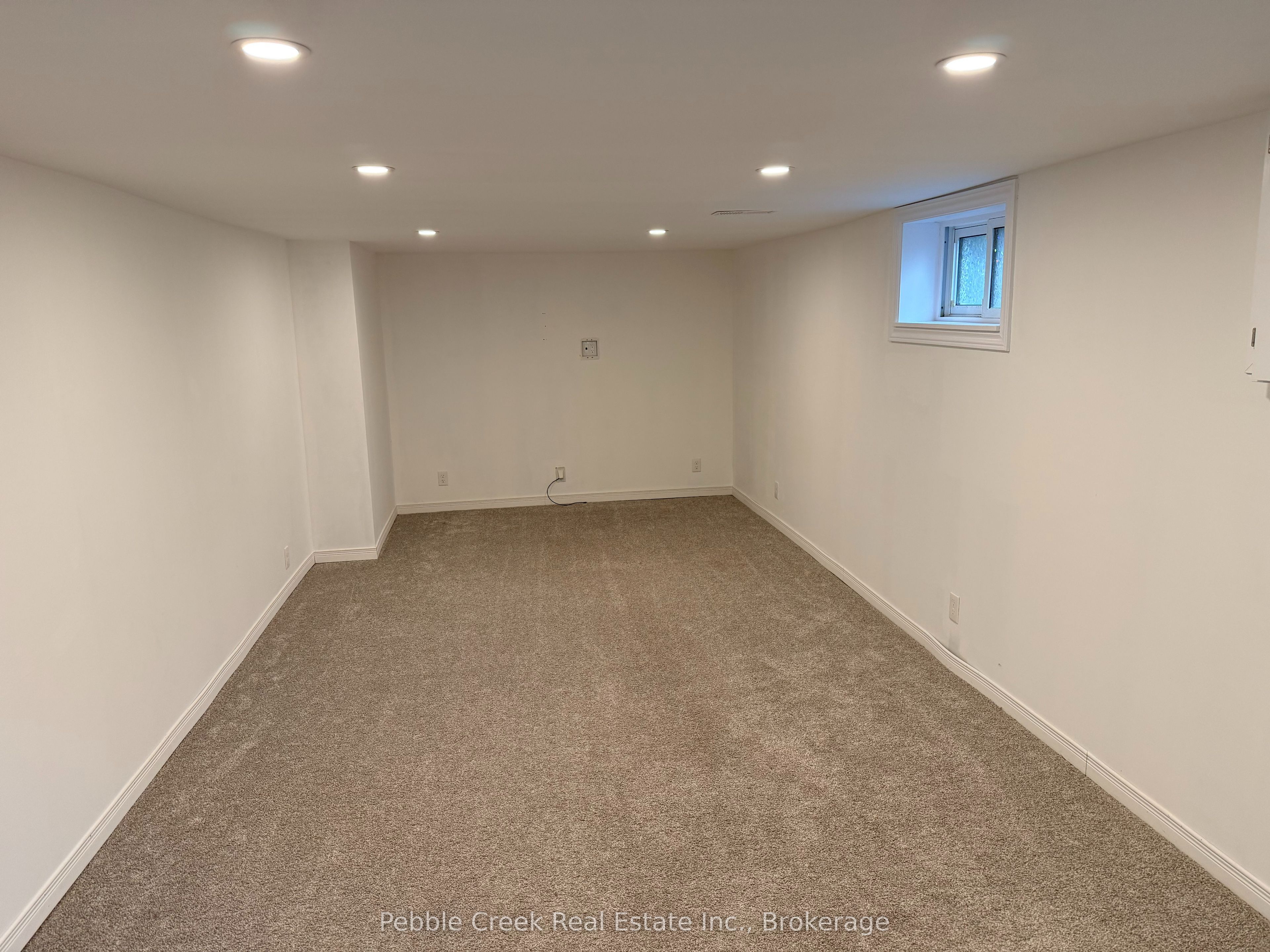 206 Picton Street E Property Photo 37