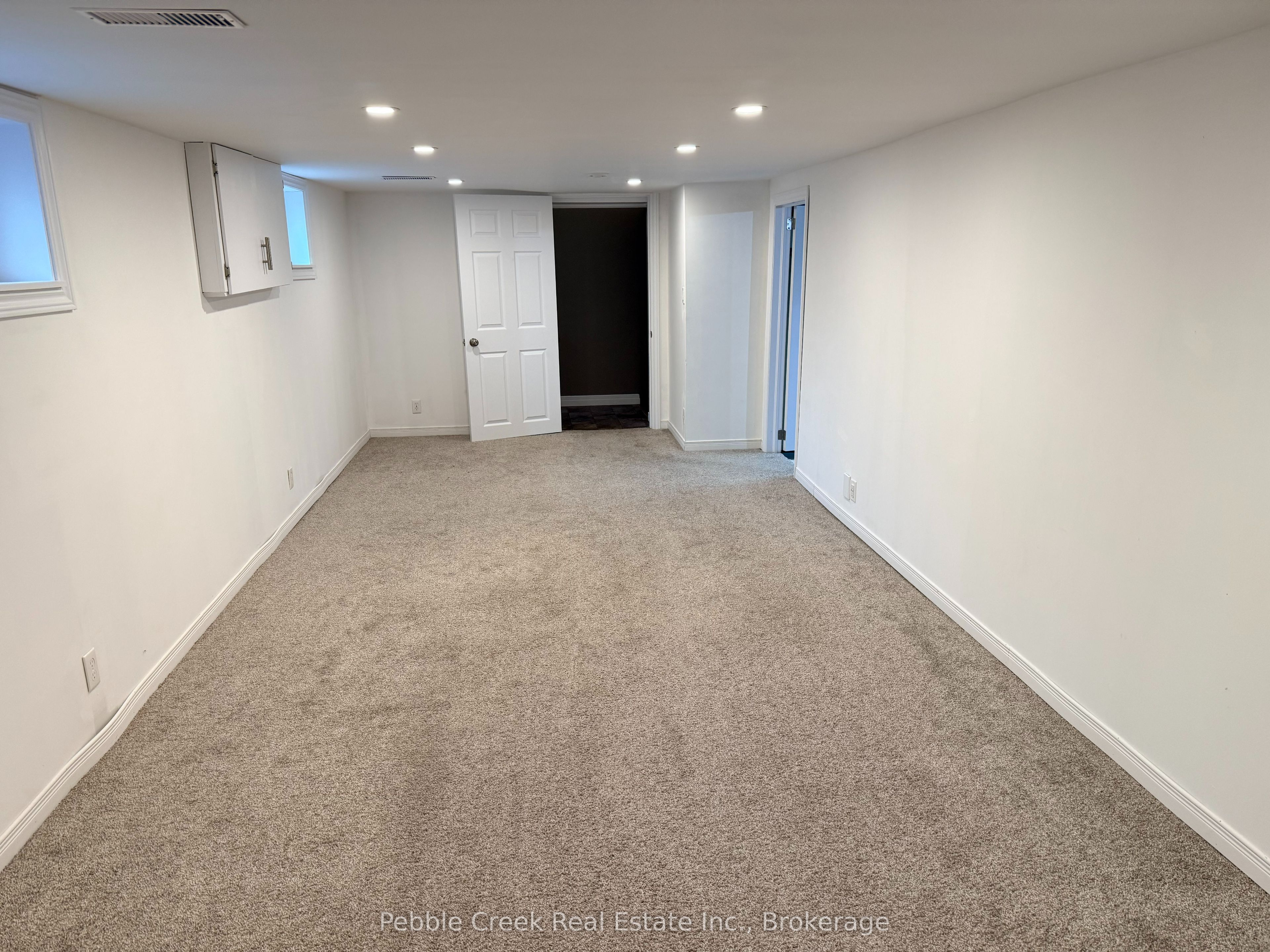 206 Picton Street E Property Photo 38