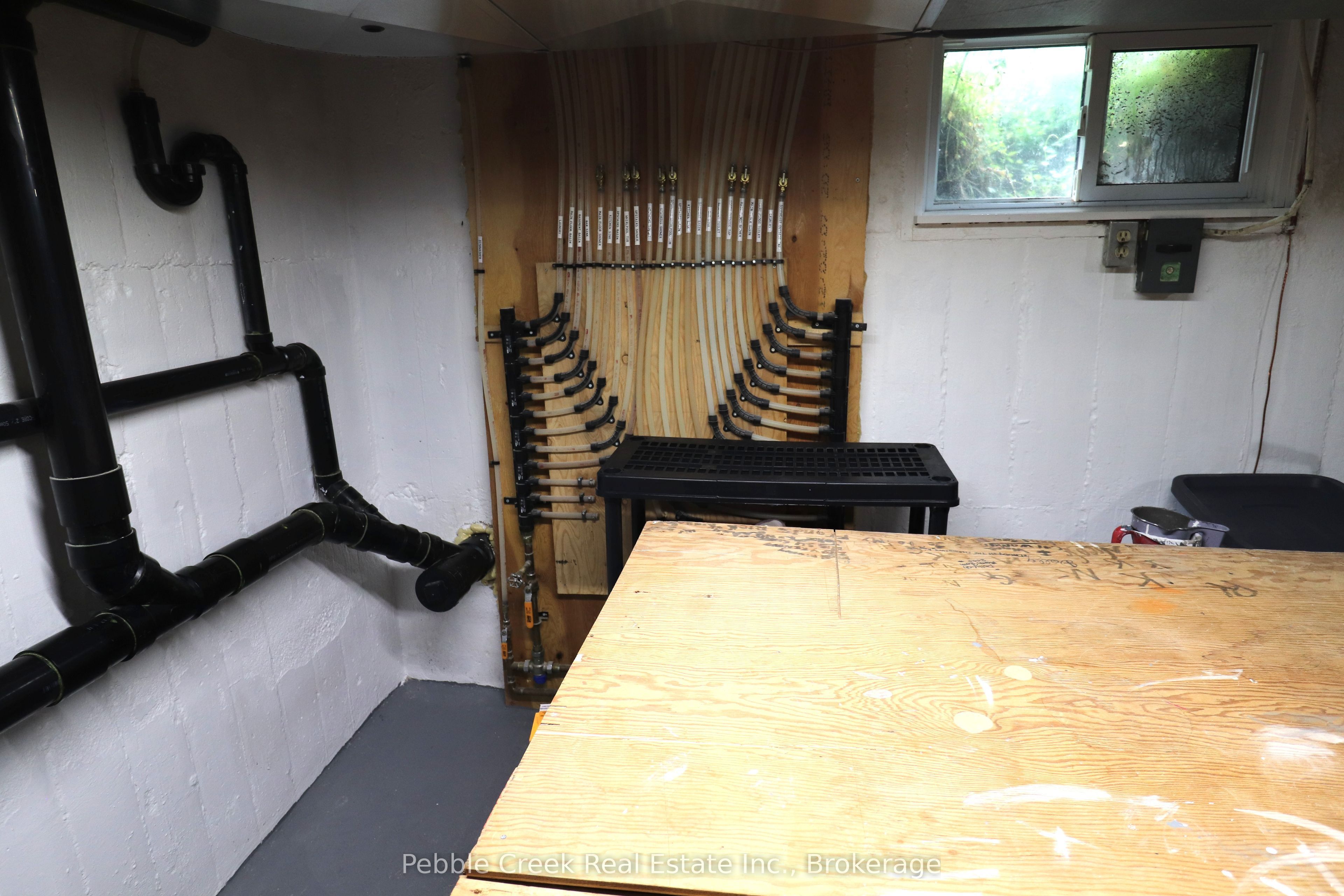 206 Picton Street E Property Photo 39