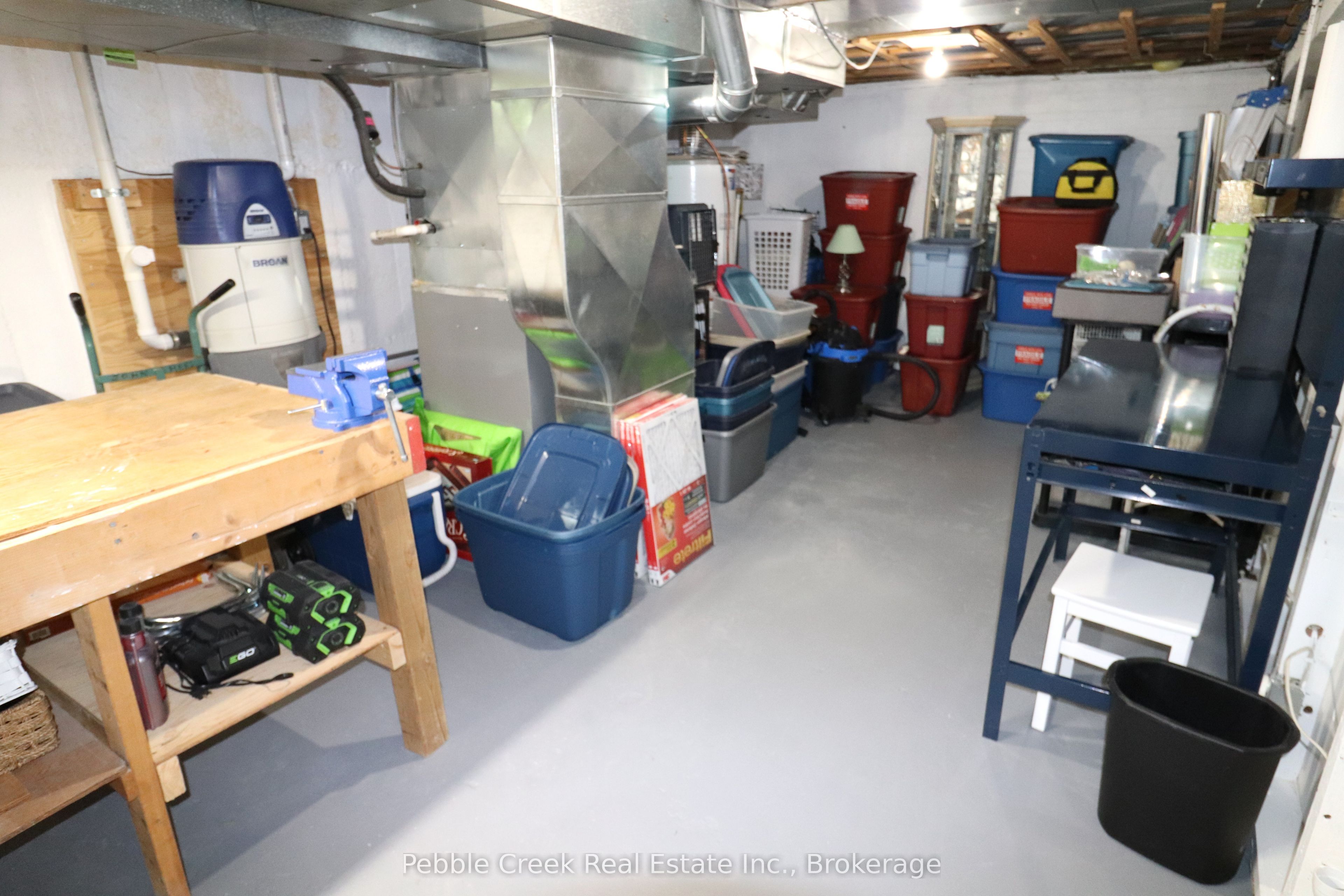 206 Picton Street E Property Photo 40