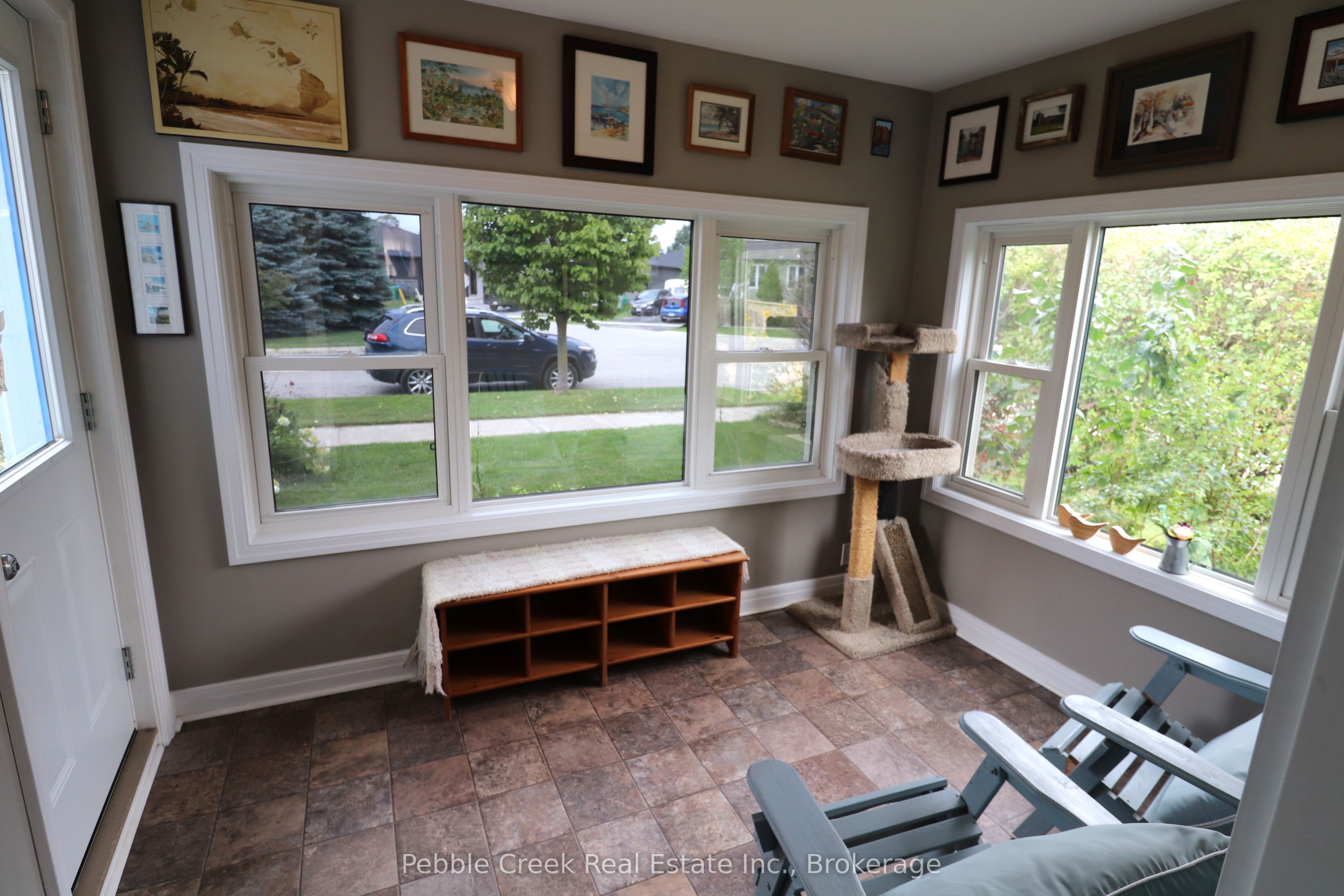 206 Picton Street E Property Photo 41