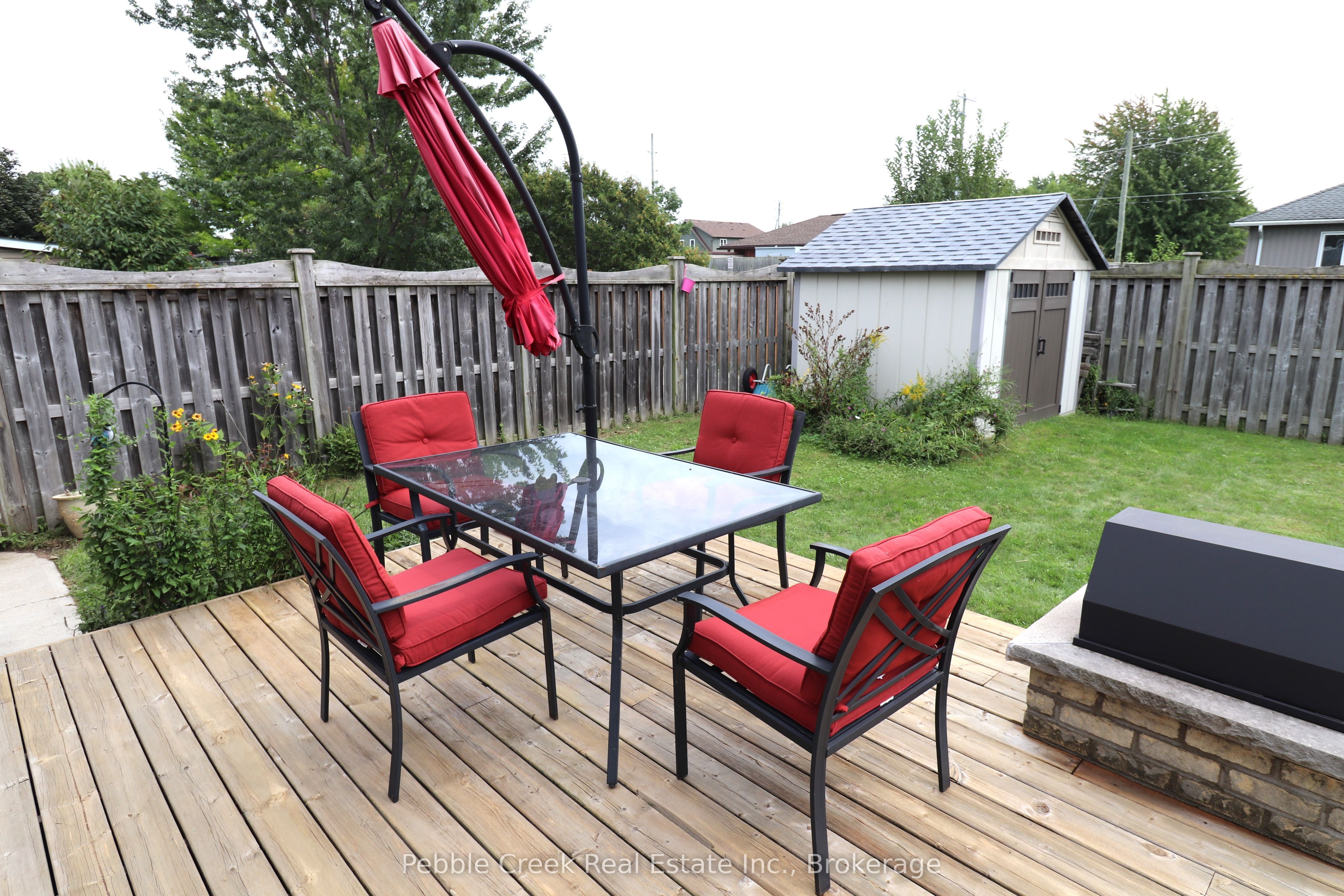 206 Picton Street E Property Photo 47