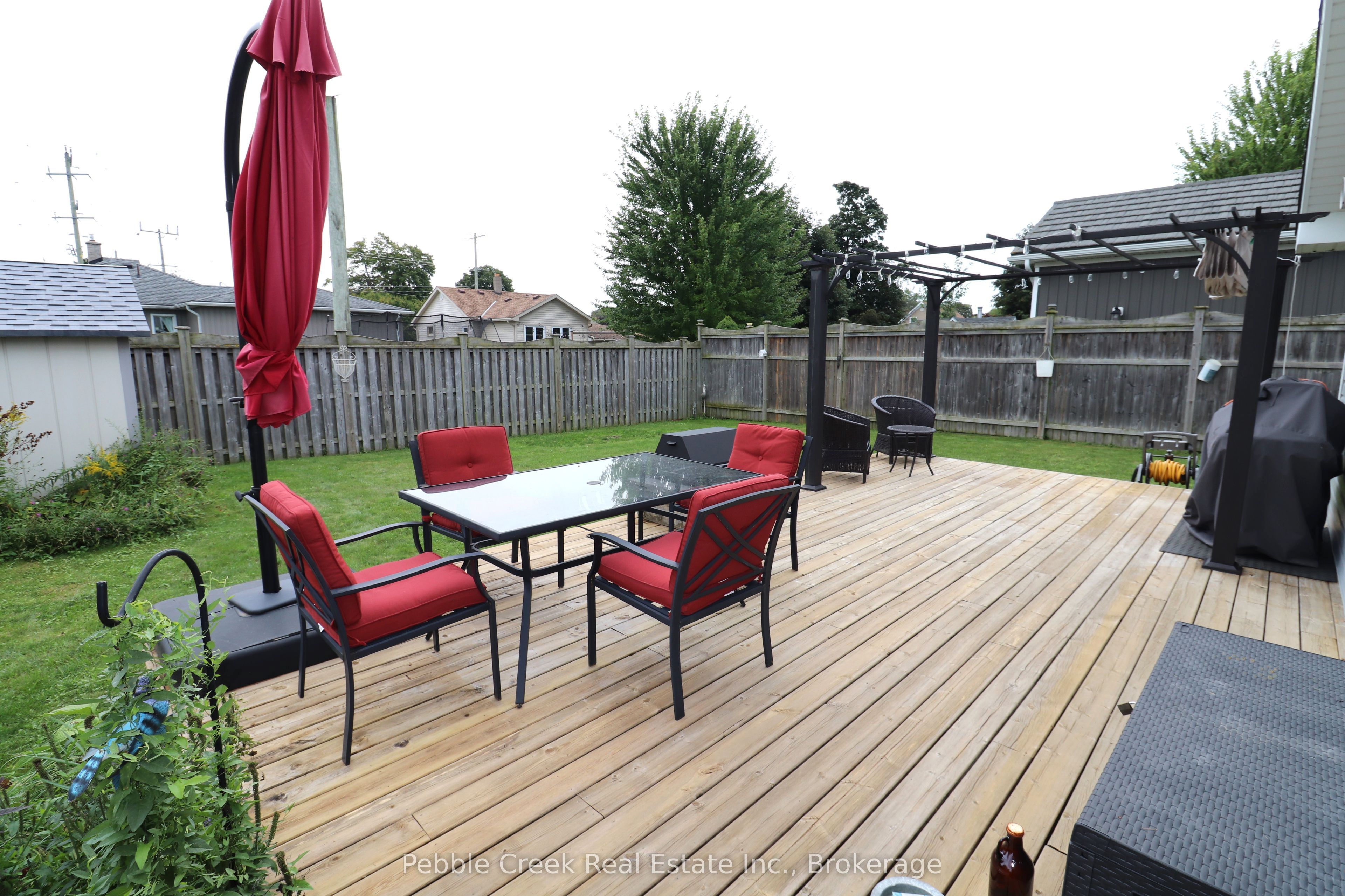 206 Picton Street E Property Photo 48