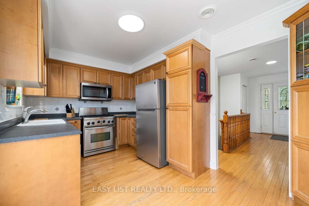 456 Old Surrey Lane Property Photo 6