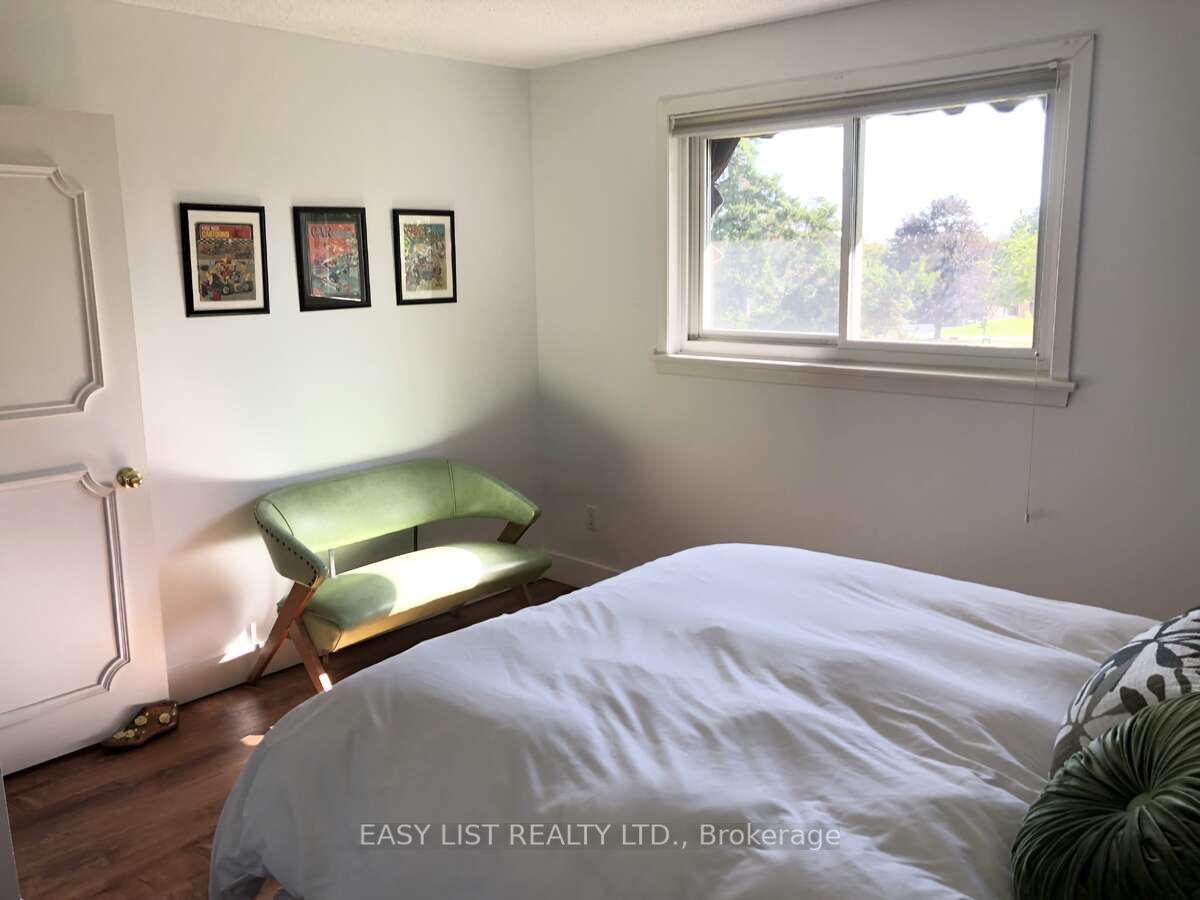 456 Old Surrey Lane Property Photo 10