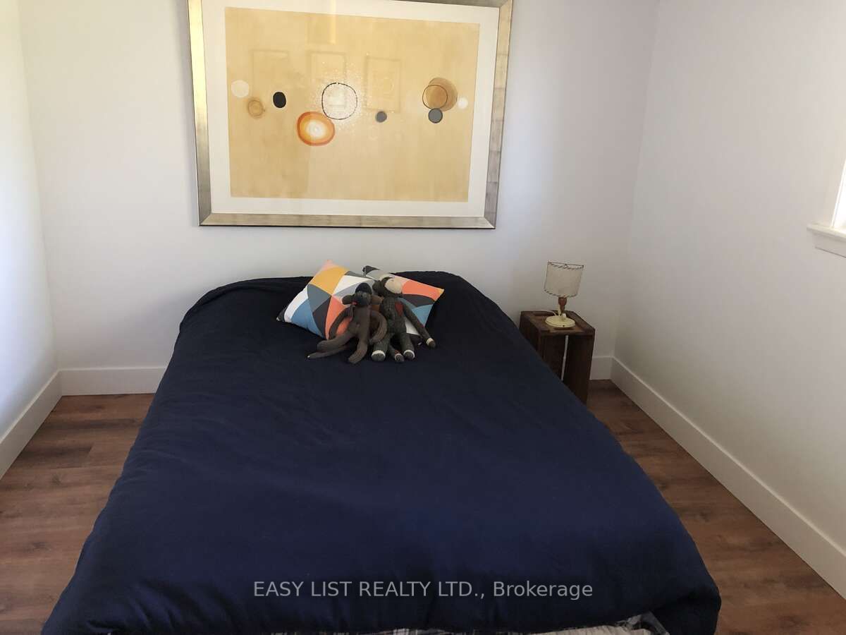 456 Old Surrey Lane Property Photo 12