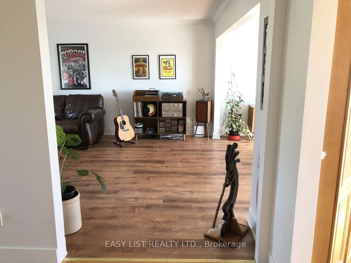 456 Old Surrey Lane Property Photo 14
