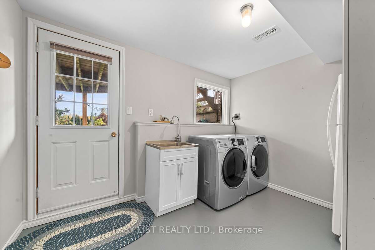 456 Old Surrey Lane Property Photo 20
