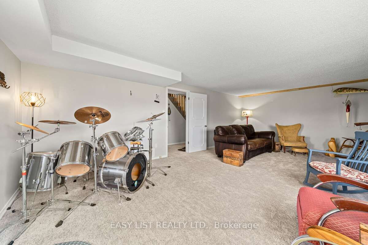456 Old Surrey Lane Property Photo 23