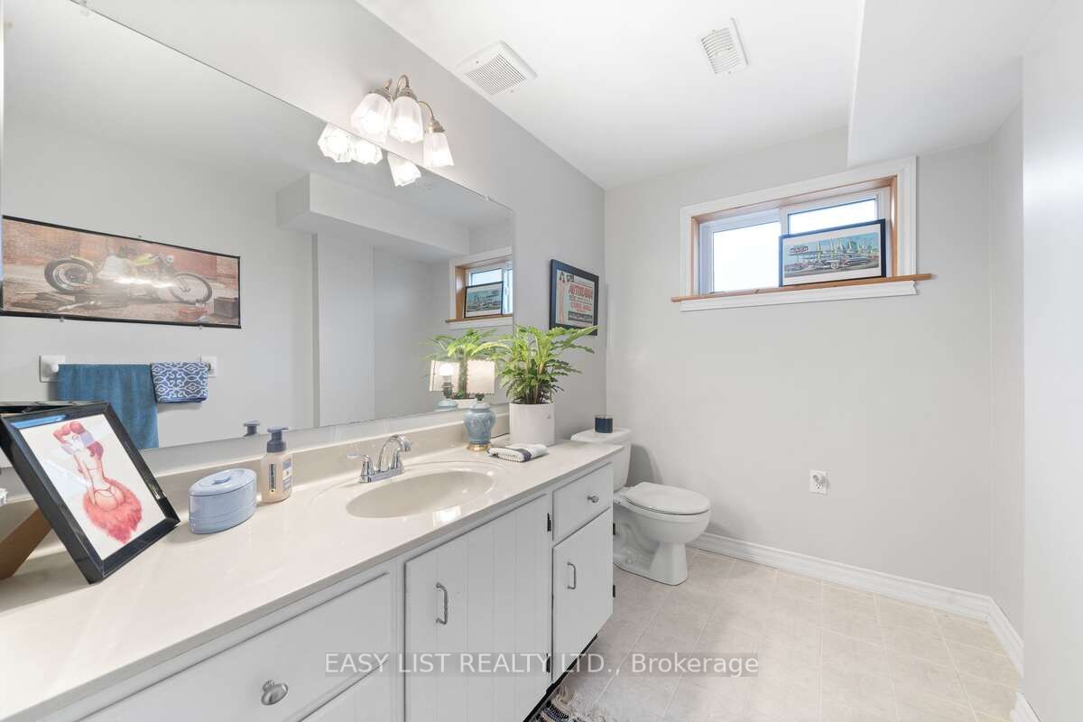 456 Old Surrey Lane Property Photo 28