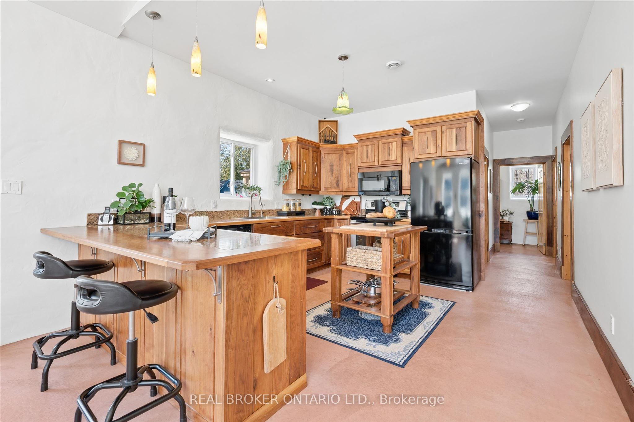 5578 11th Line Property Photo 8