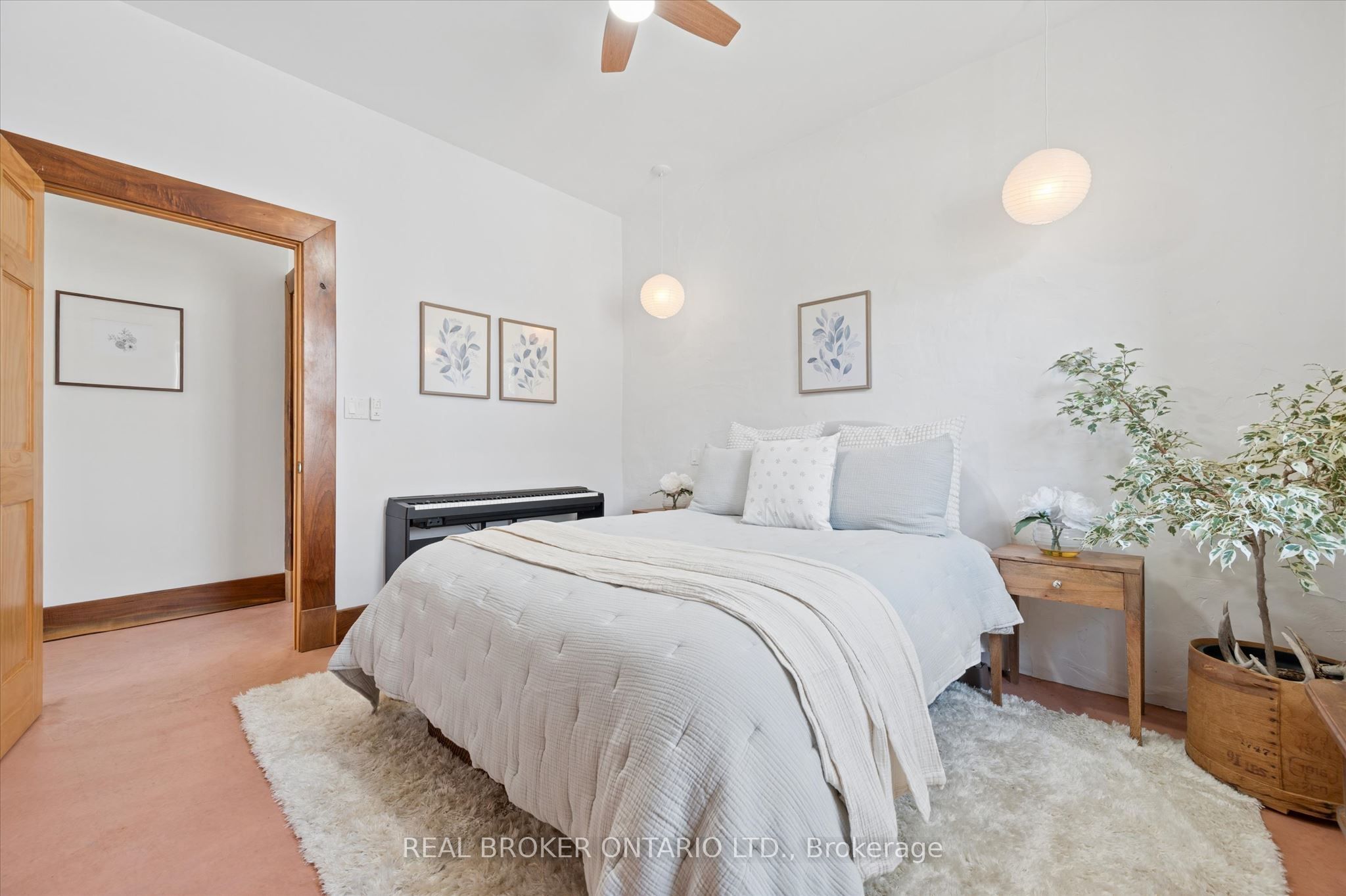5578 11th Line Property Photo 15