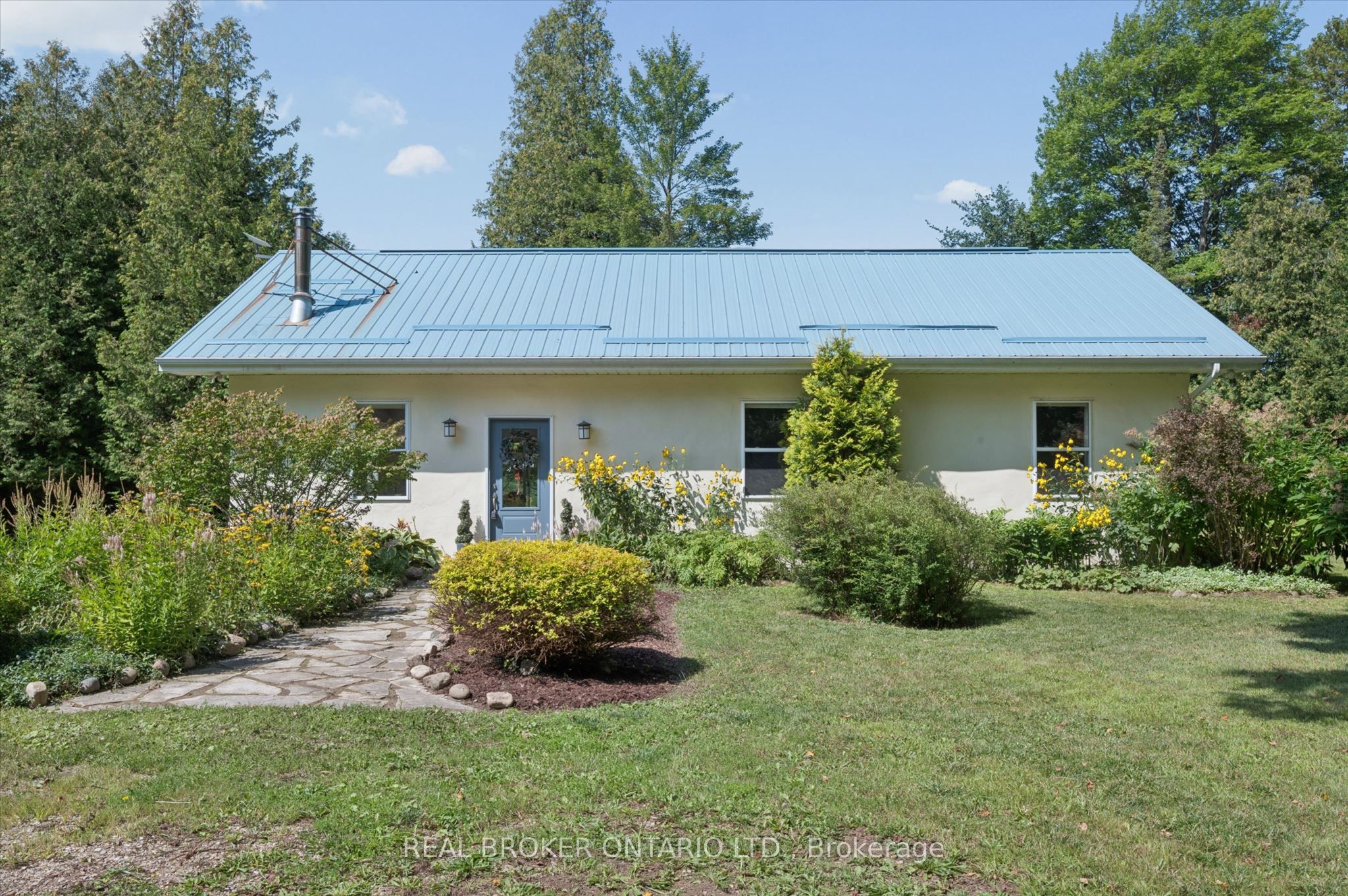 5578 11th Line Property Photo 18