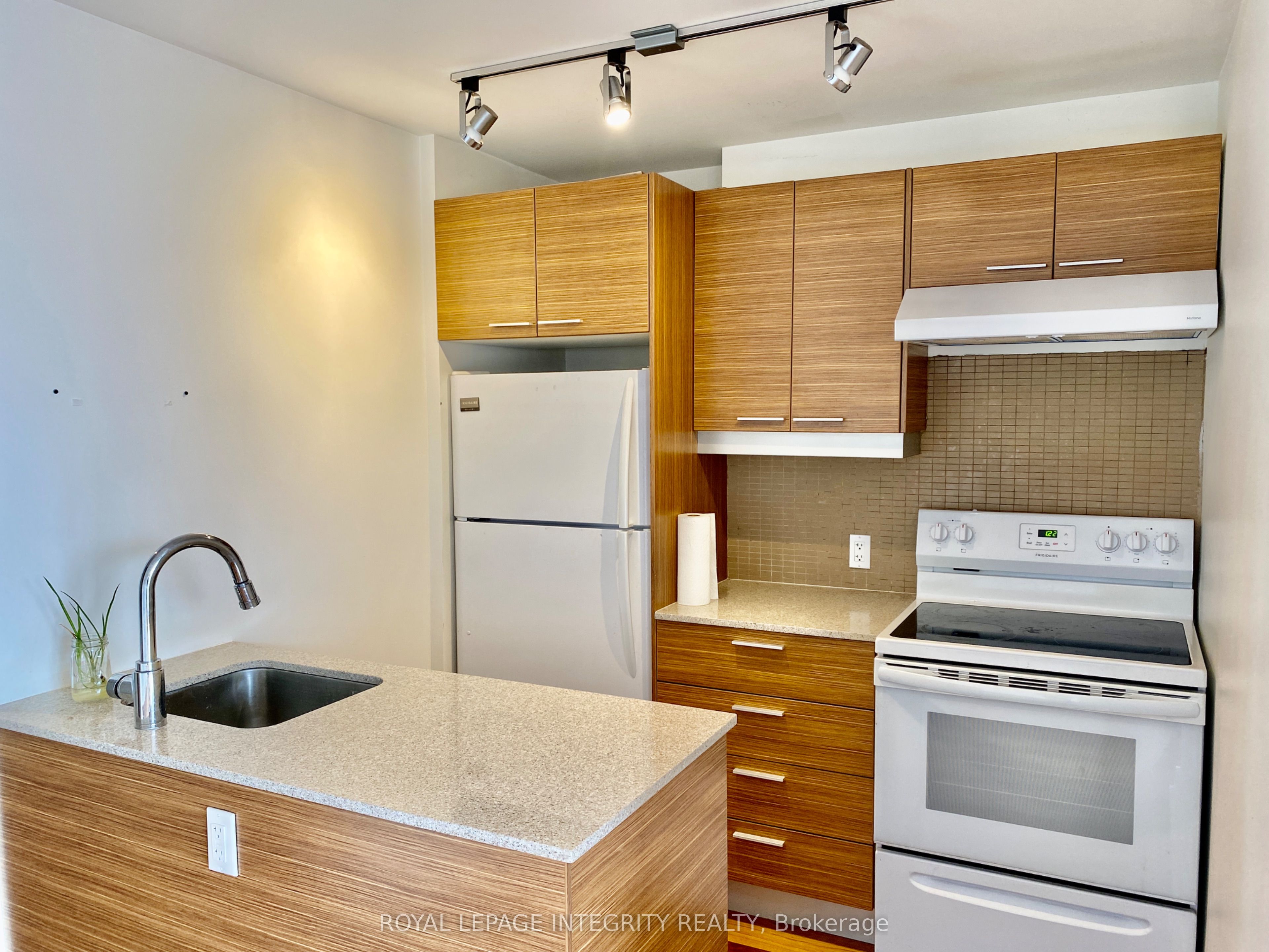 354 Gladstone Avenue 331 Property Photo 2
