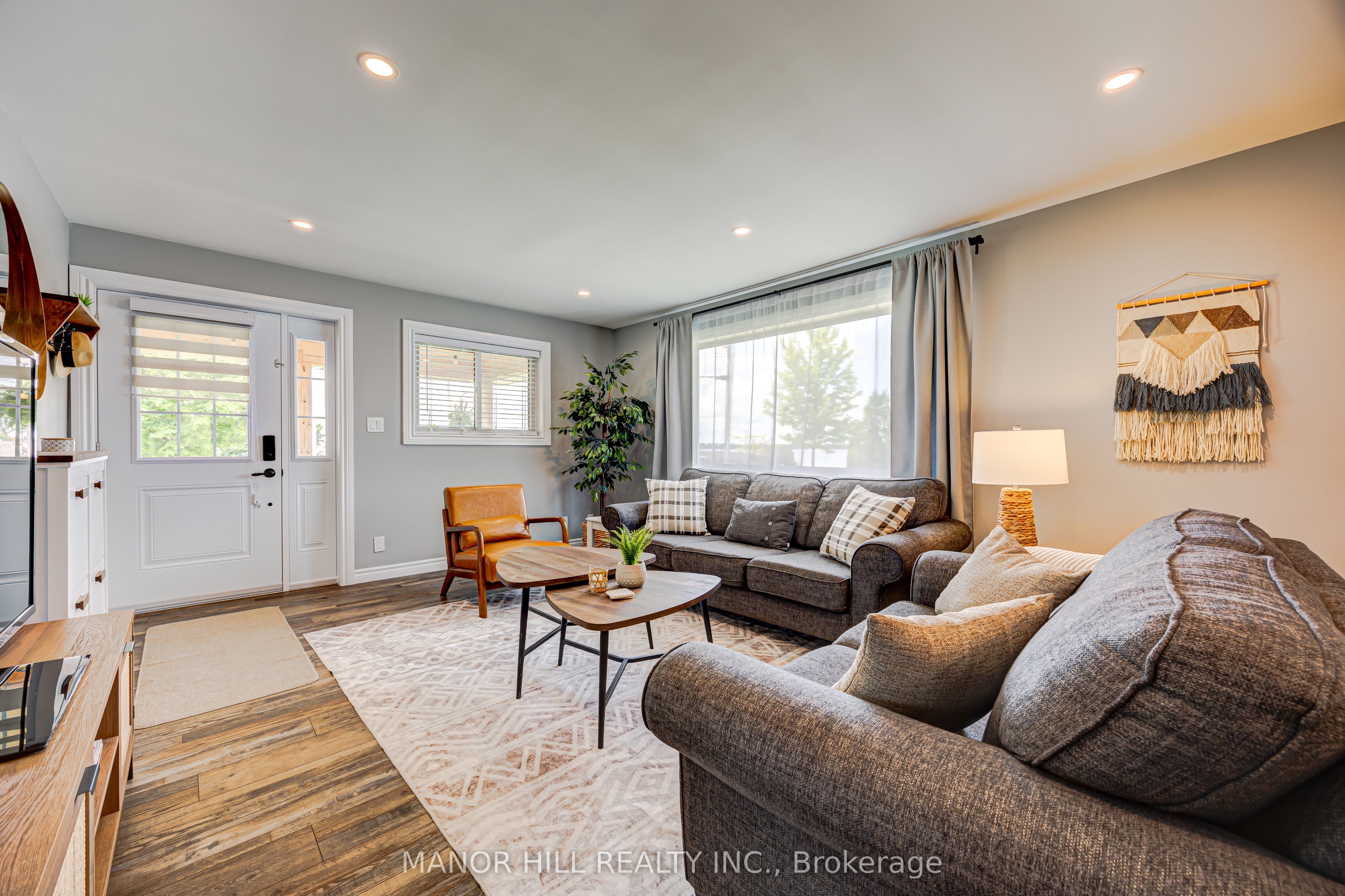 56 West Street N Property Photo 8