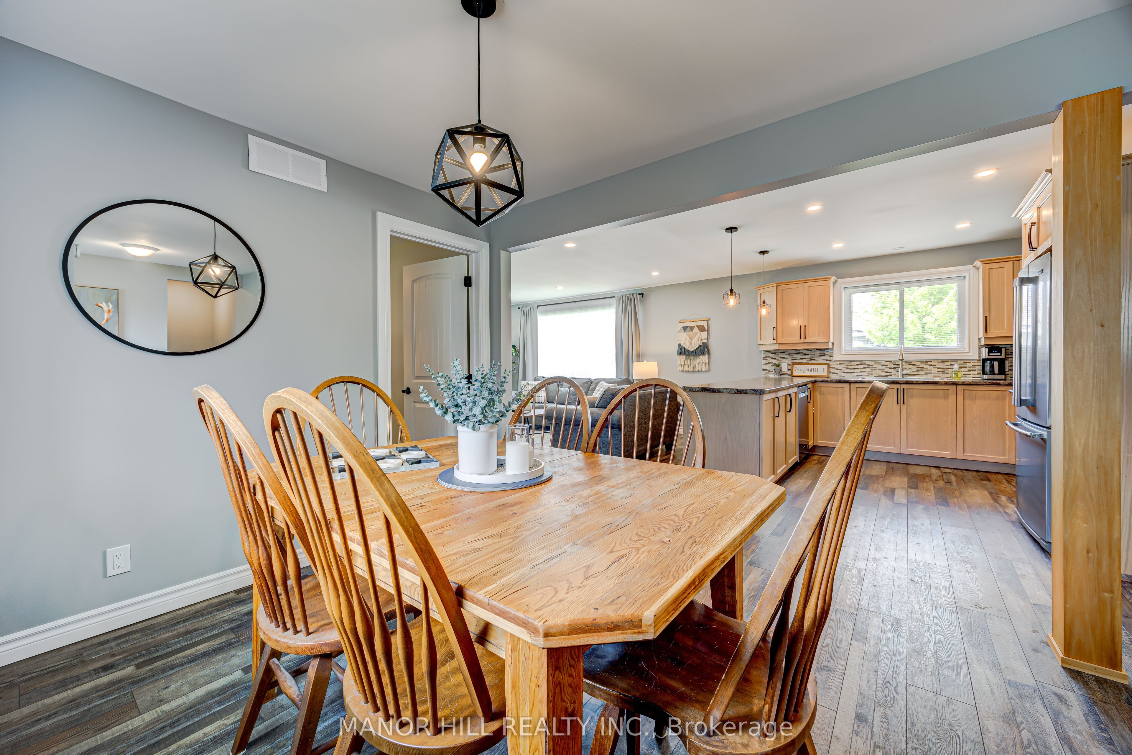 56 West Street N Property Photo 15