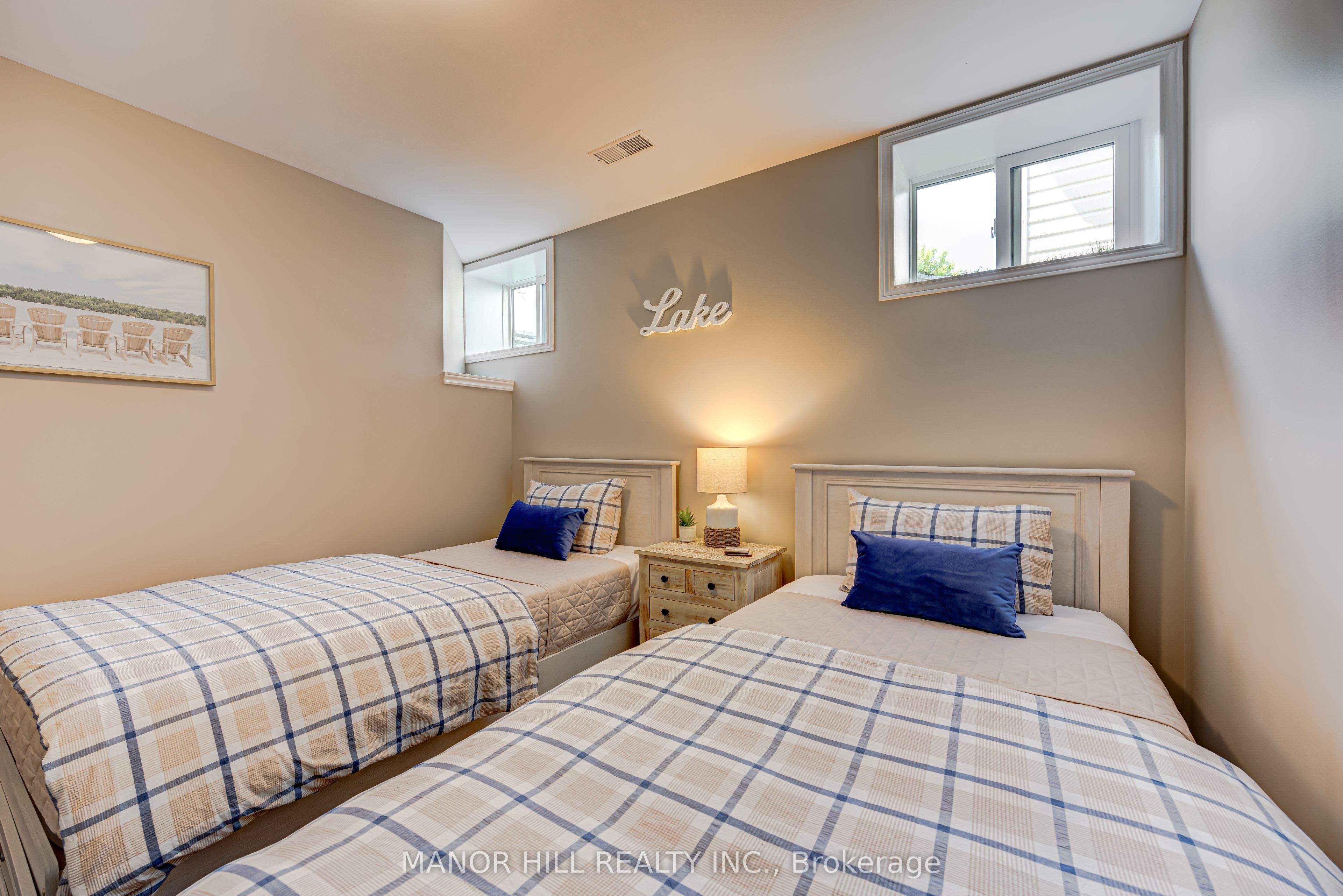 56 West Street N Property Photo 29