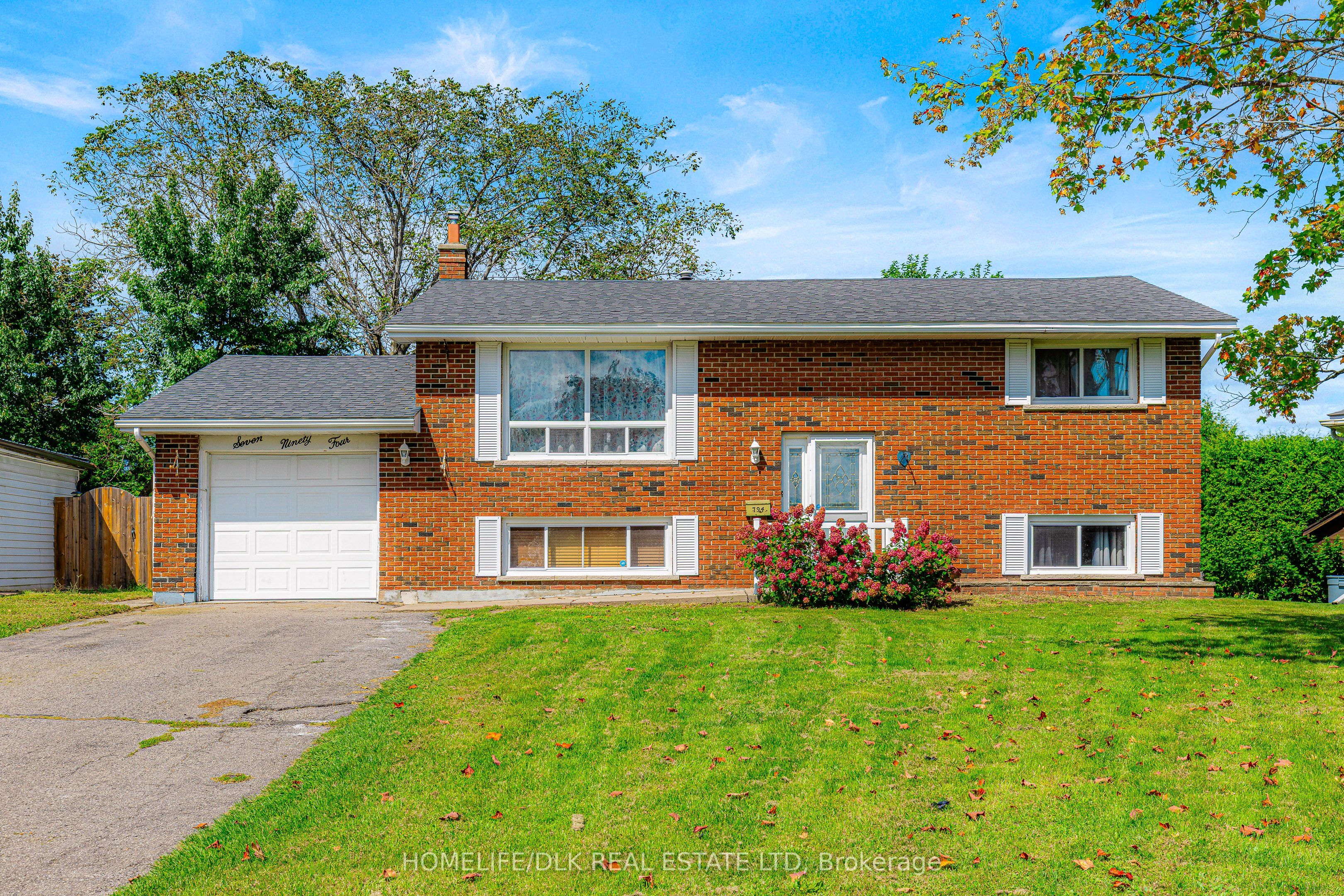 794 Comstock Crescent Property Photo 1