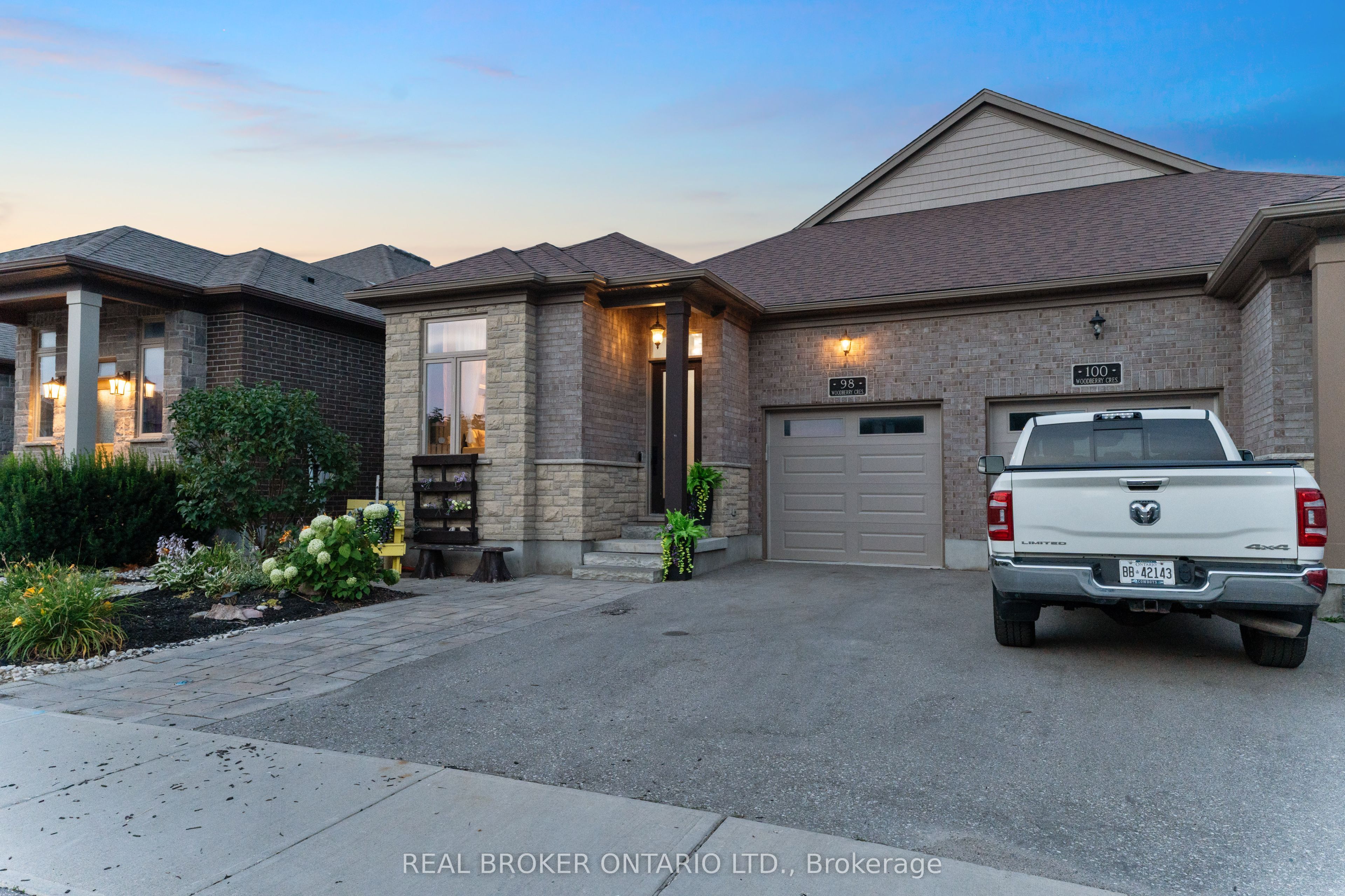 98 Woodberry Crescent Property Photo 1