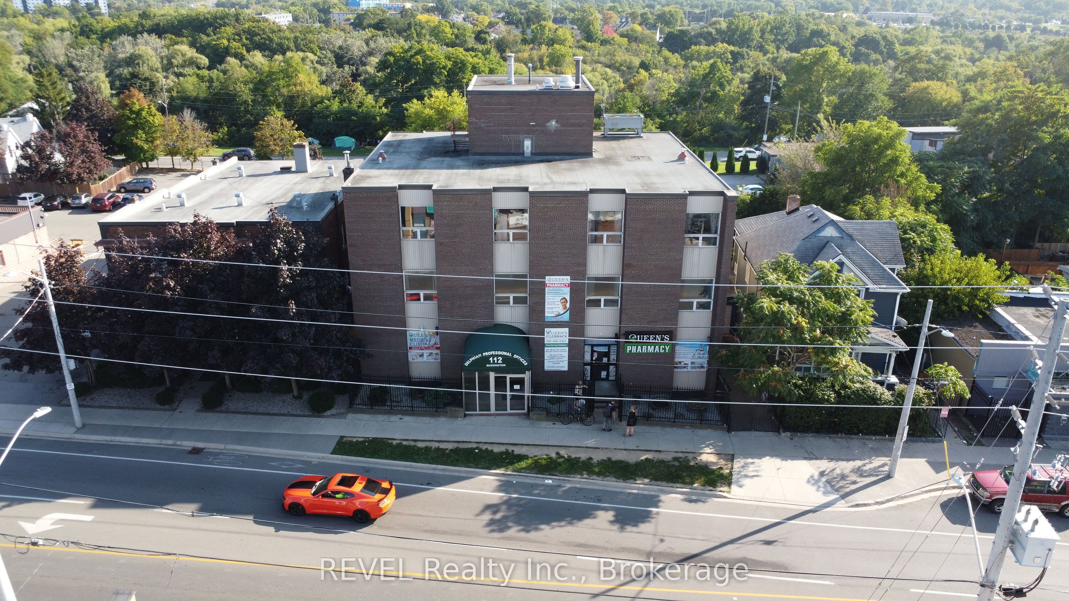 112 Queenston Street 201 Property Photo 1