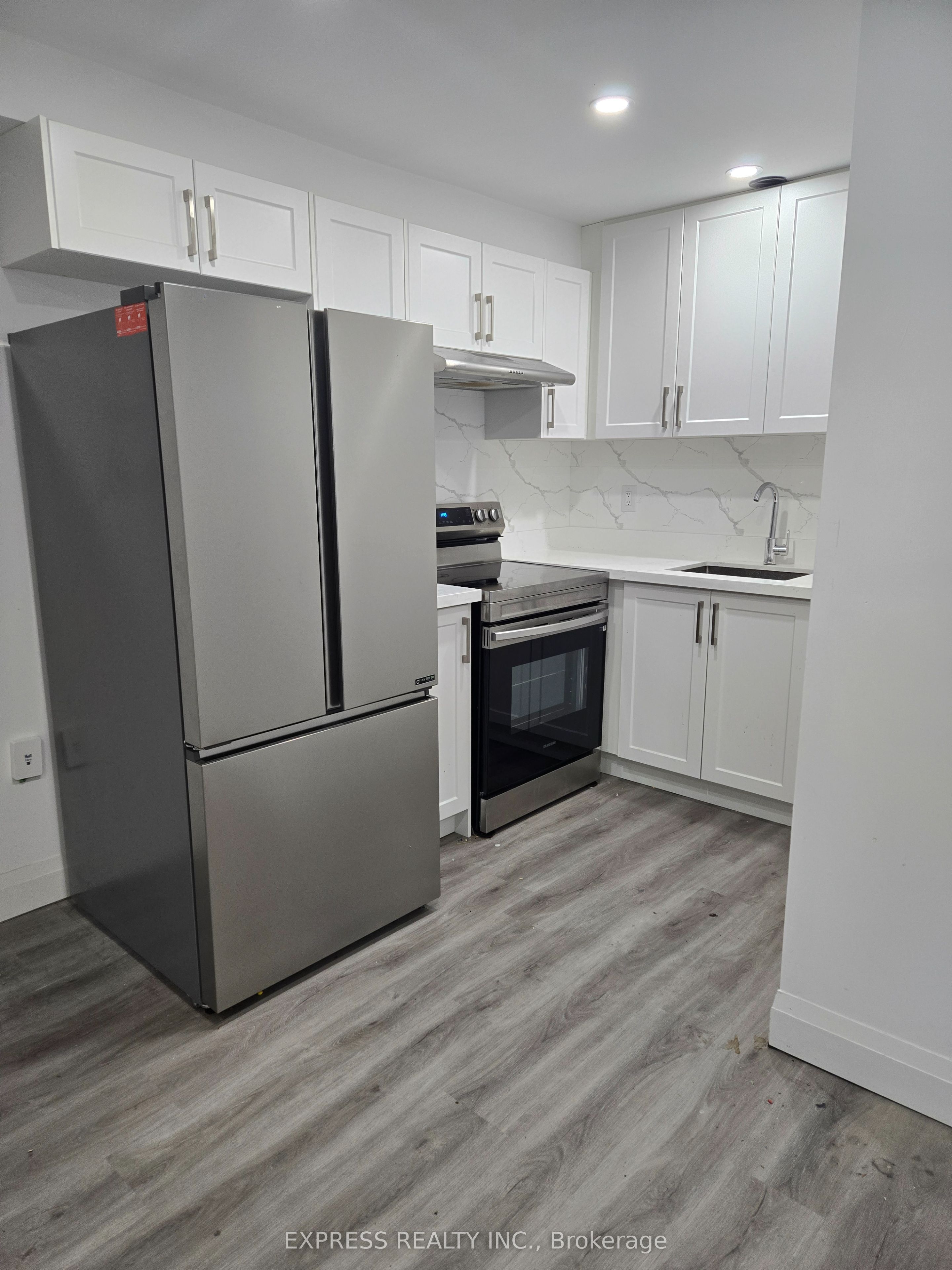252 James Street S 4 Property Photo 2
