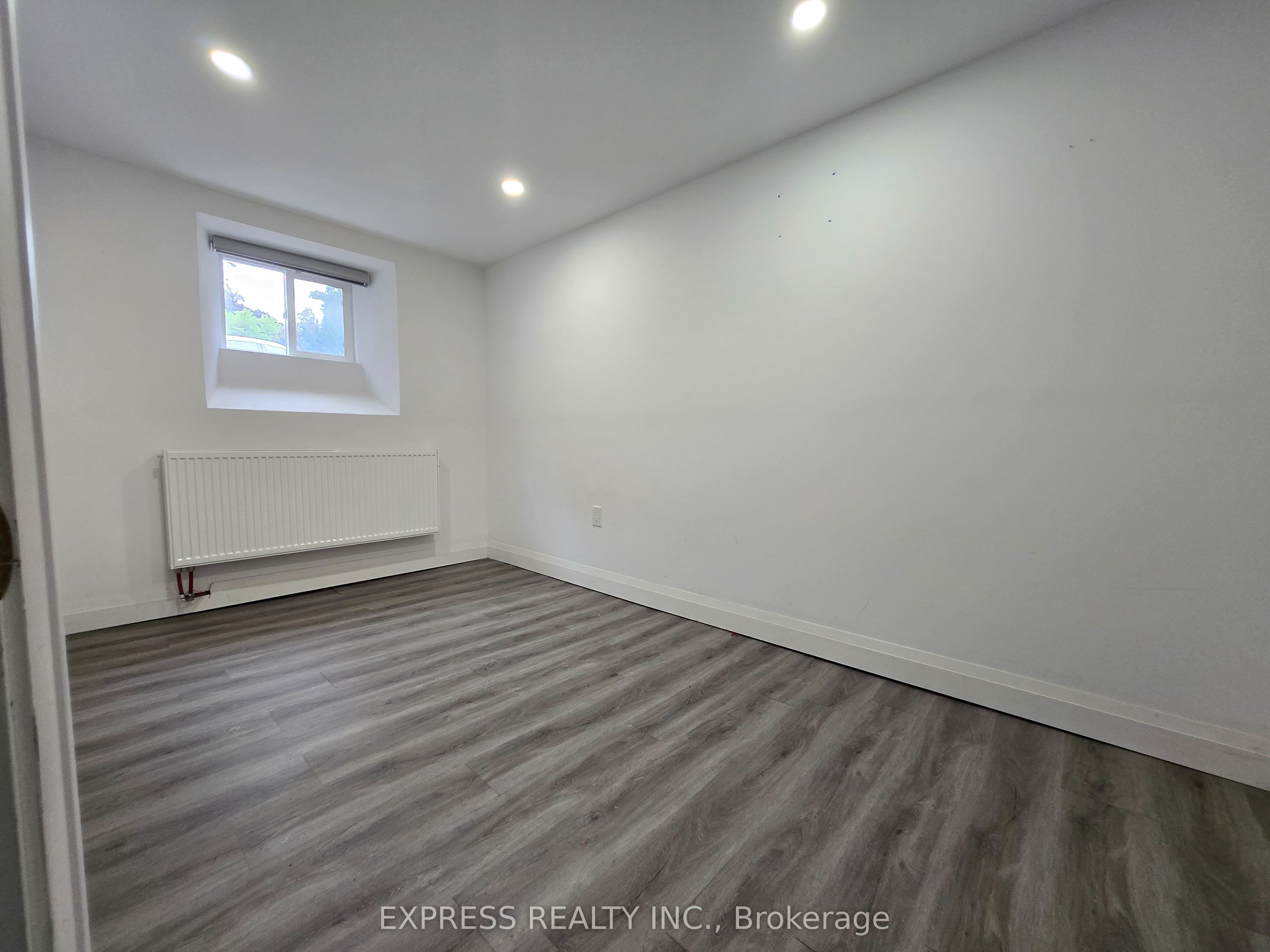 252 James Street S 4 Property Photo 4