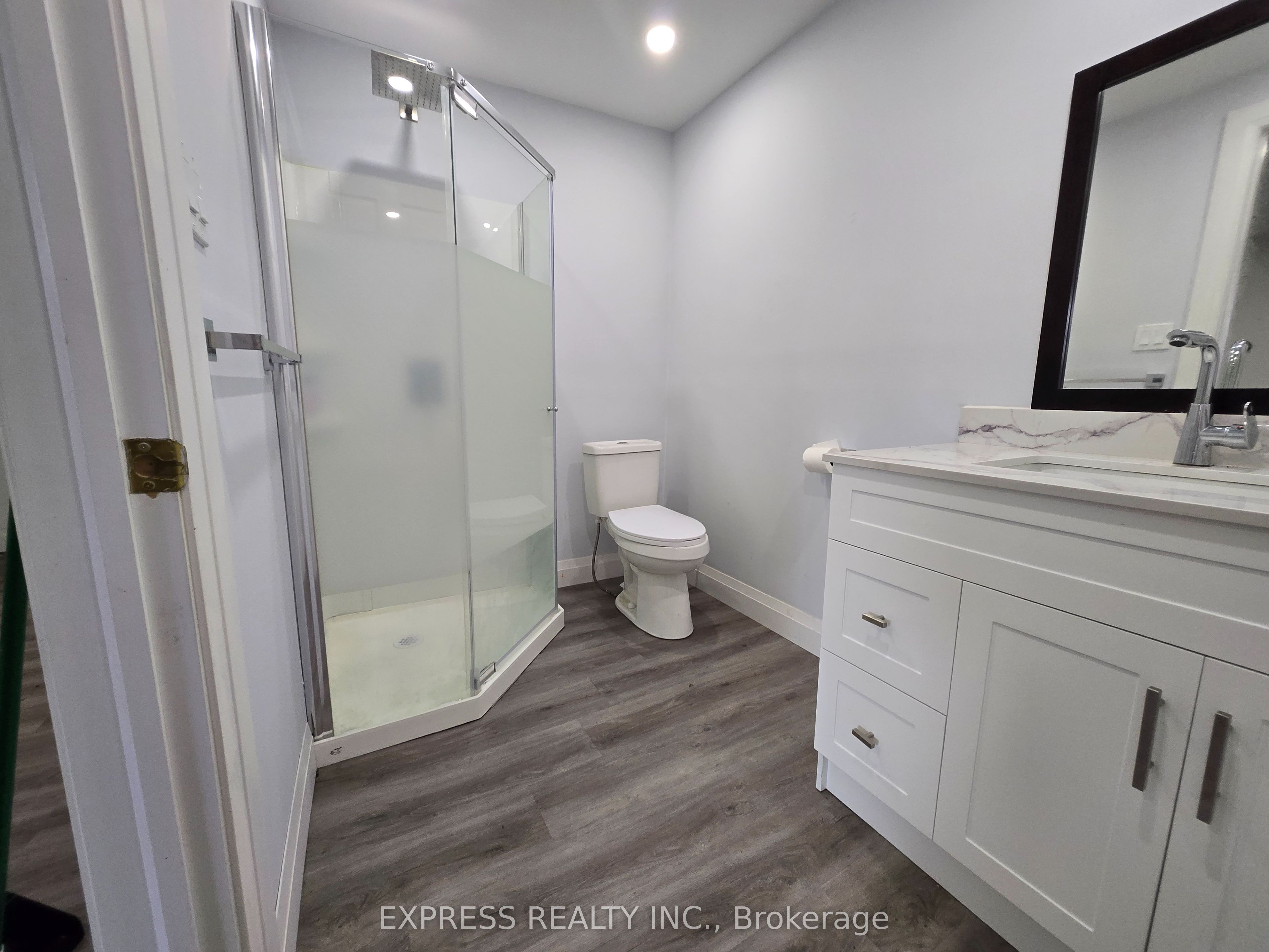 252 James Street S 4 Property Photo 8