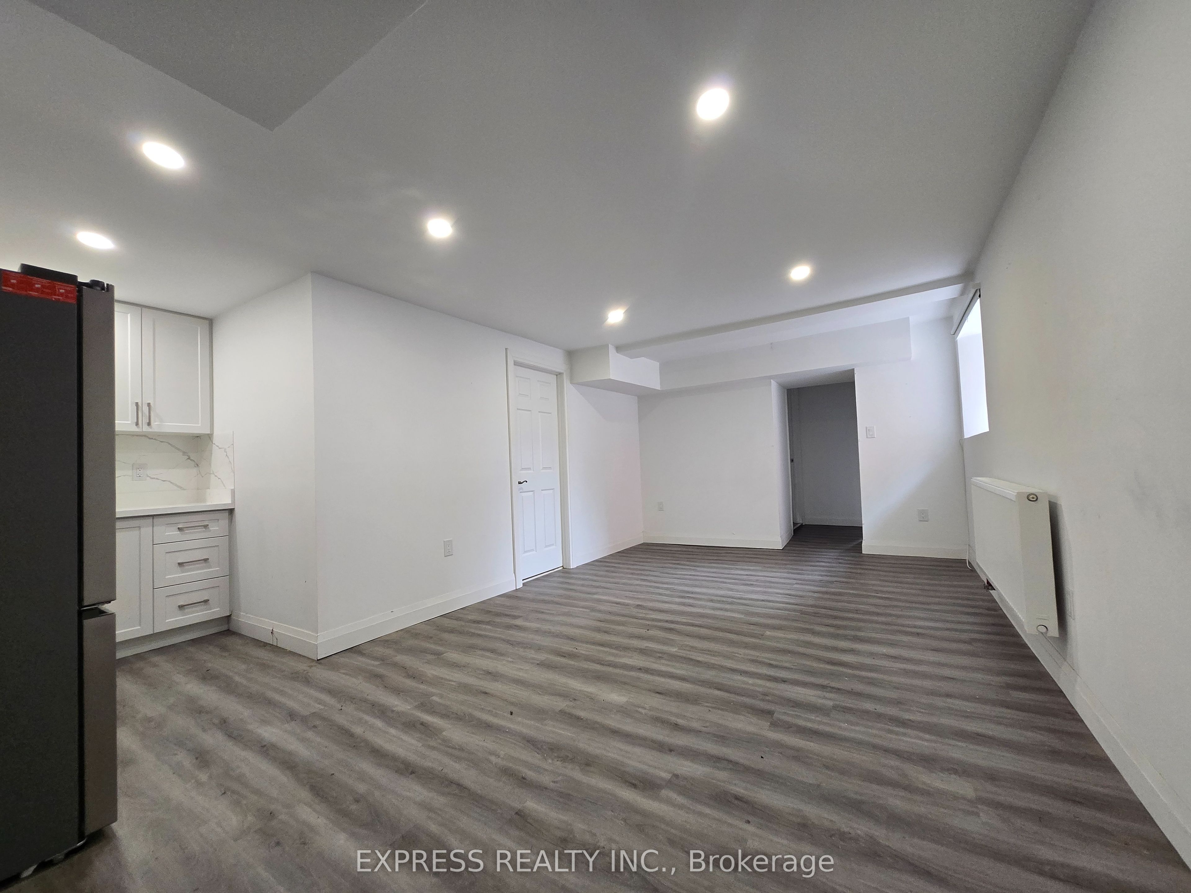 252 James Street S 4 Property Photo 12