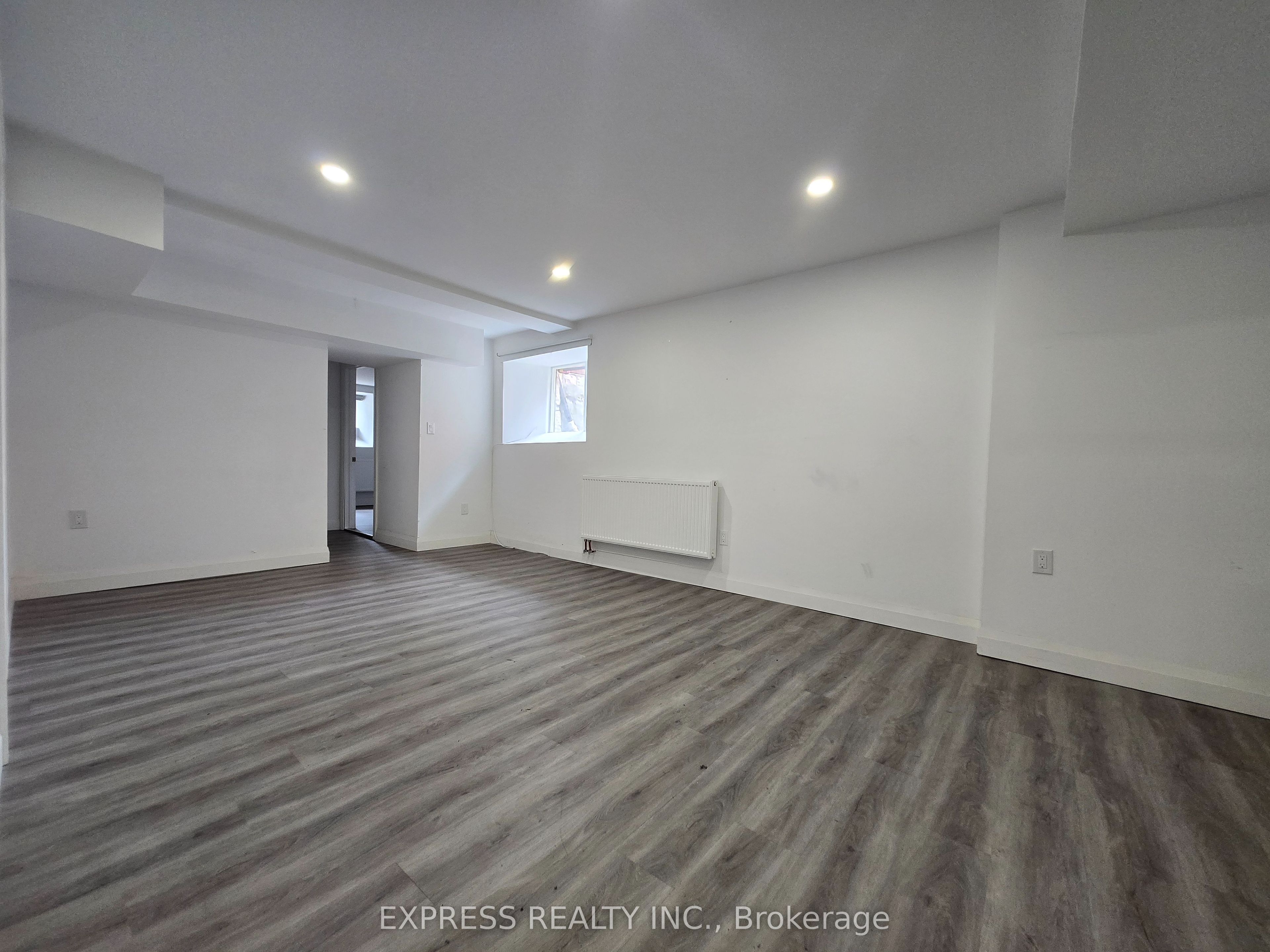 252 James Street S 4 Property Photo 13