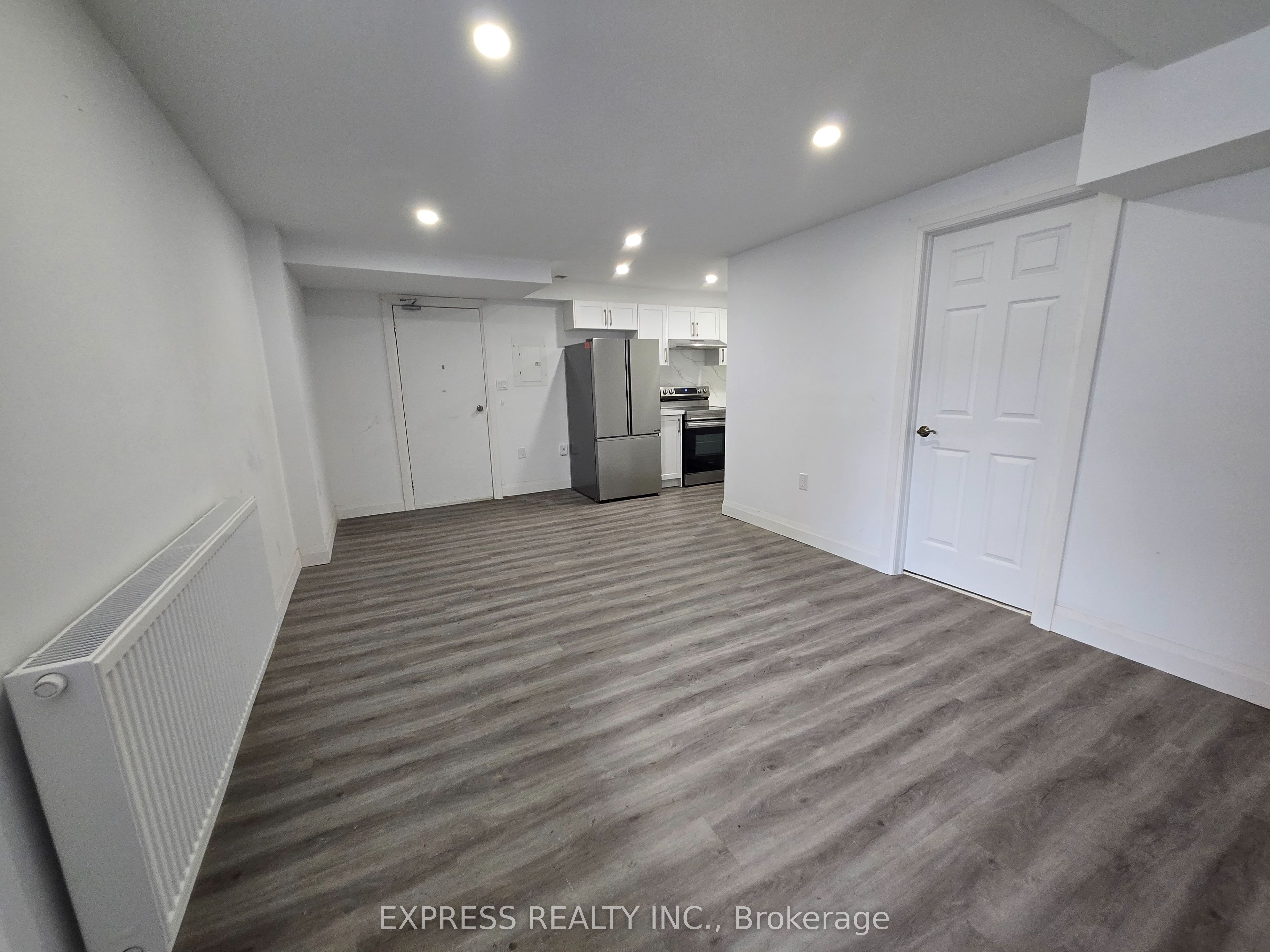 252 James Street S 4 Property Photo 14