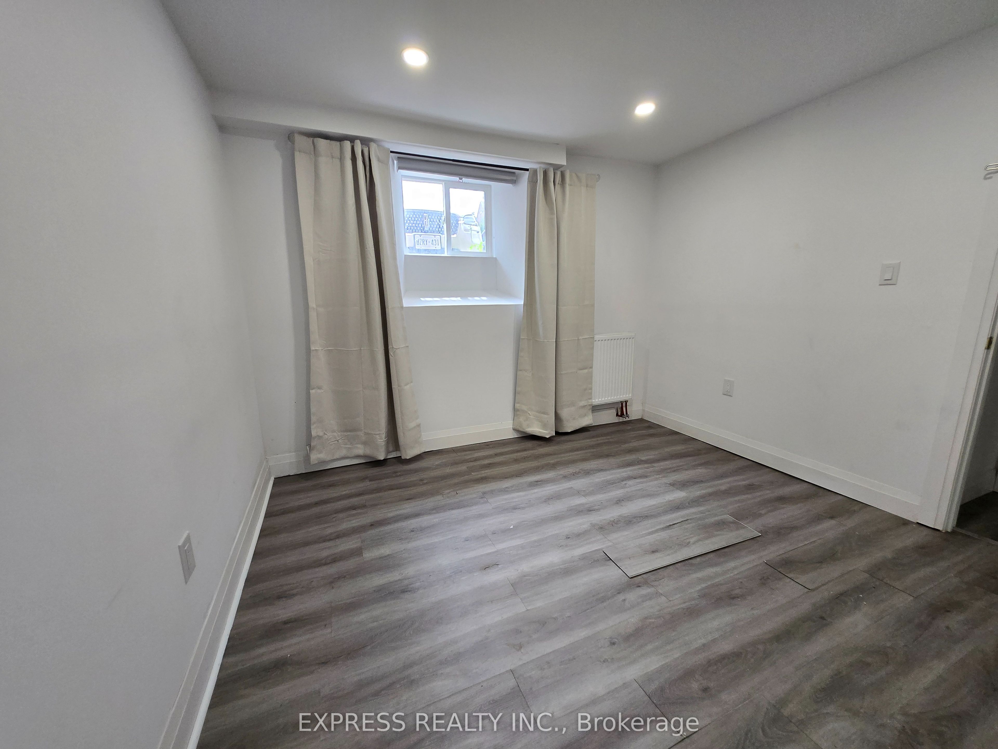 252 James Street S 4 Property Photo 15