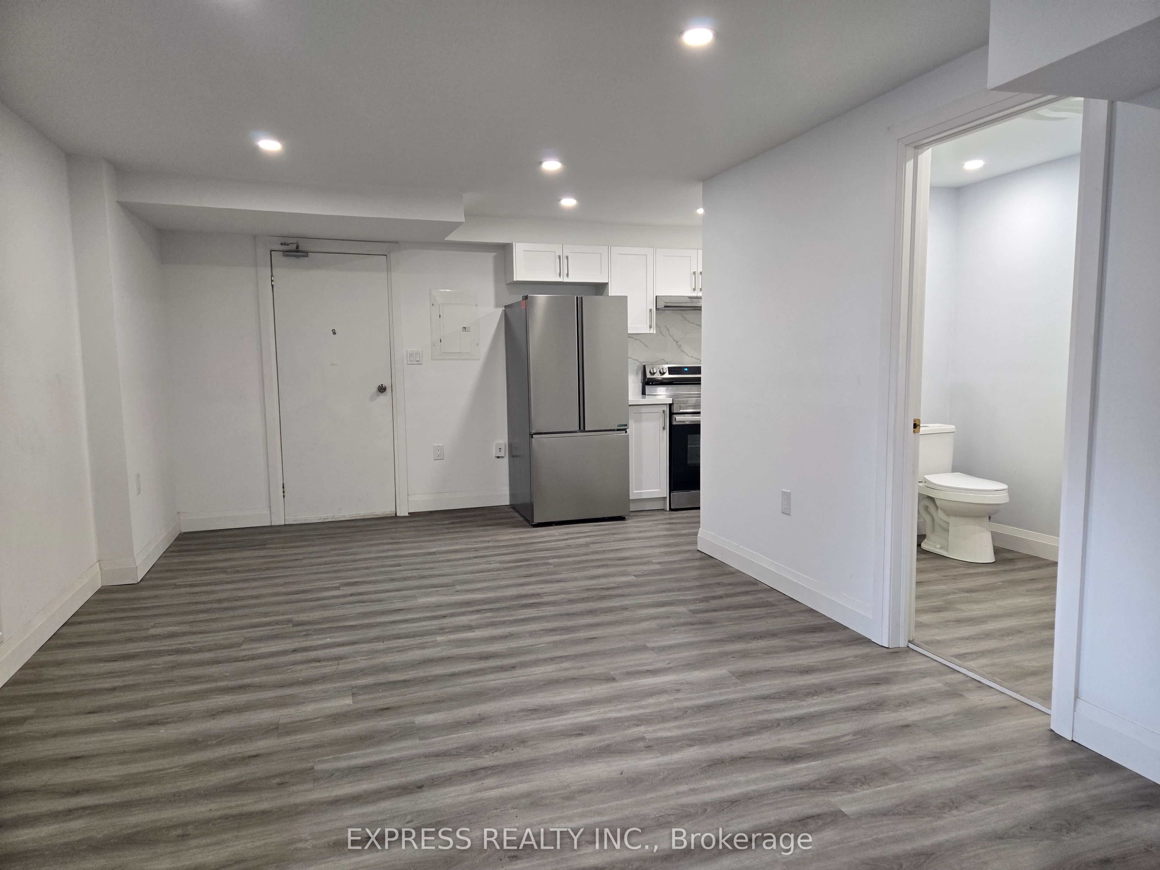 252 James Street S 4 Property Photo 18