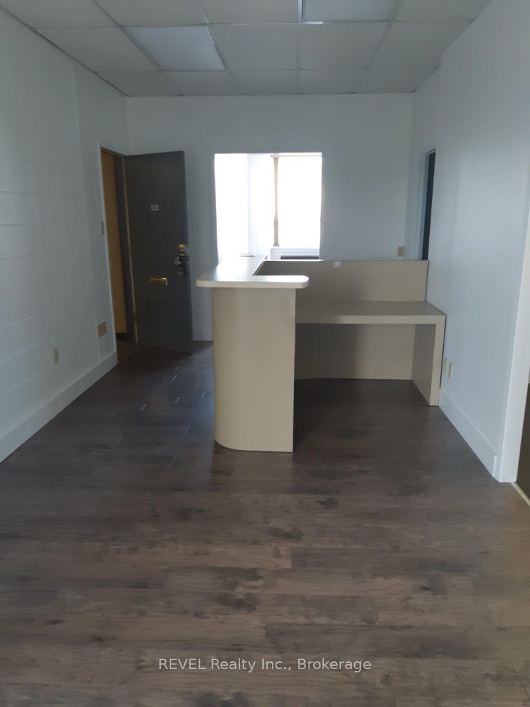 112 Queenston Street 203a&b Property Photo 3