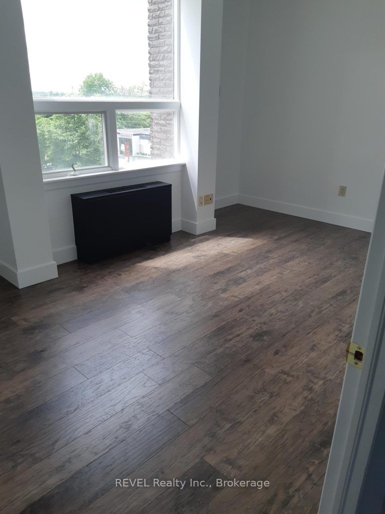 112 Queenston Street 203a&b Property Photo 9