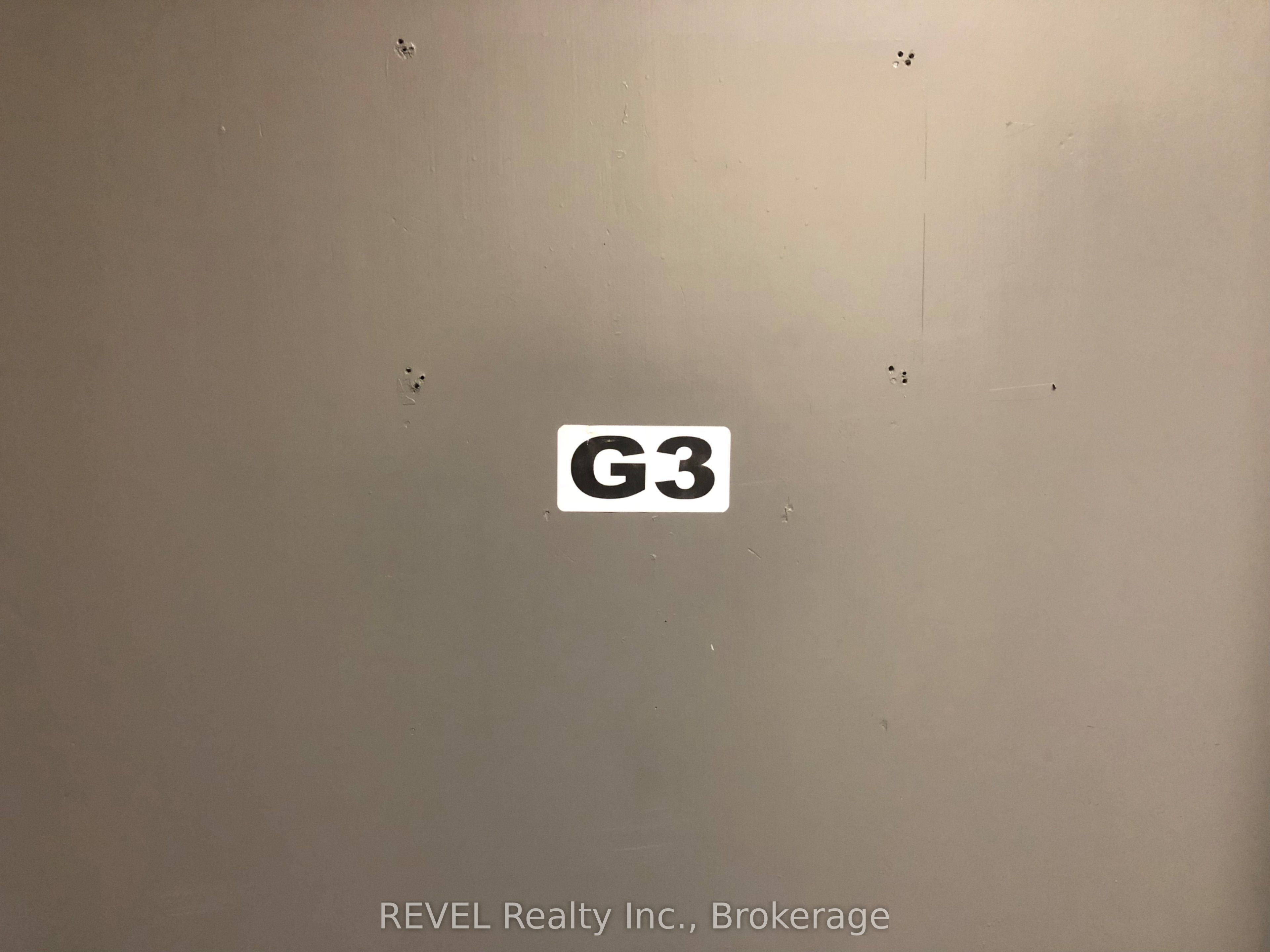 112 Queenston Street G3 Property Photo 2