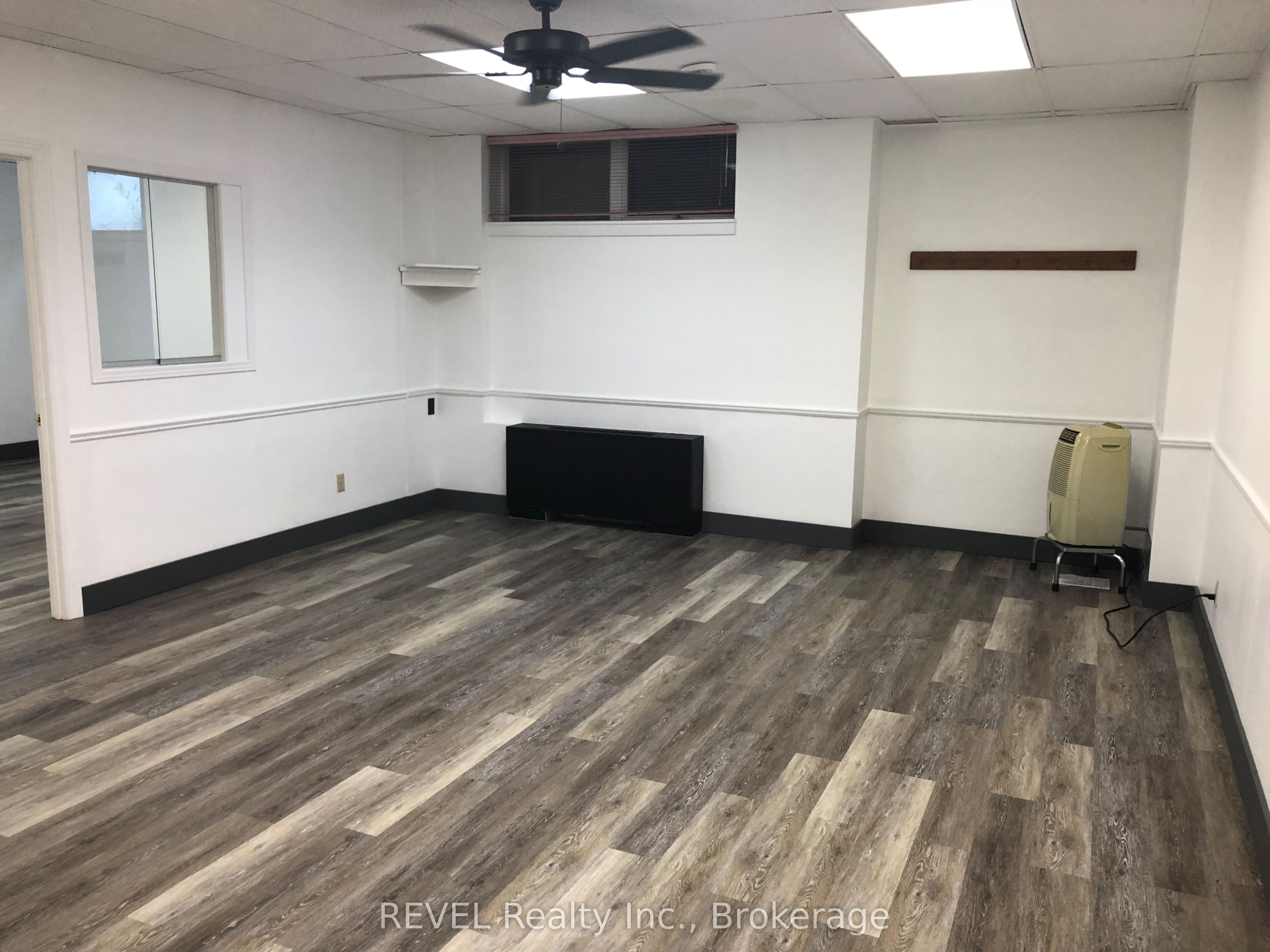 112 Queenston Street G3 Property Photo 3