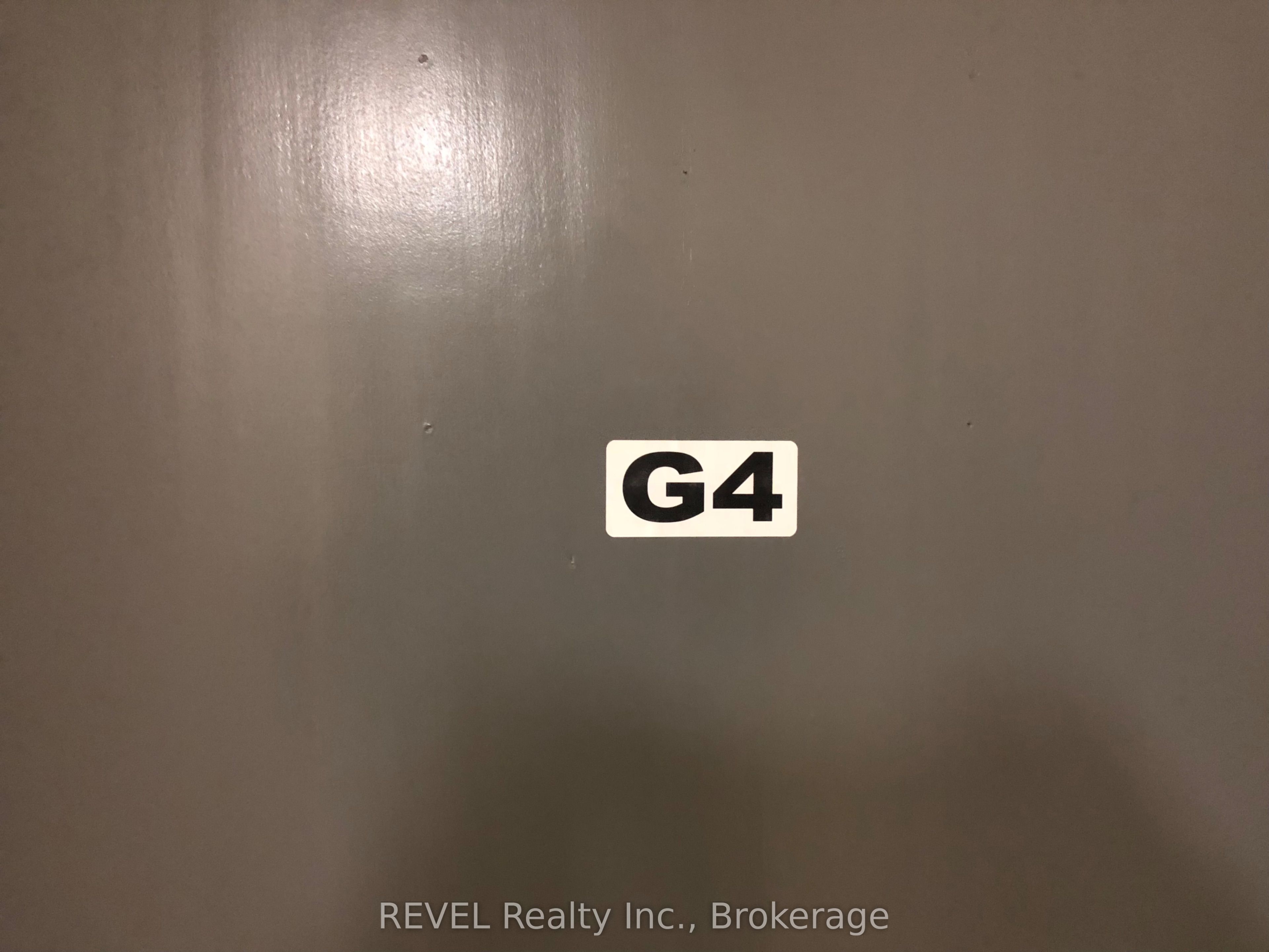 112 Queenston Street G4 Property Photo 2
